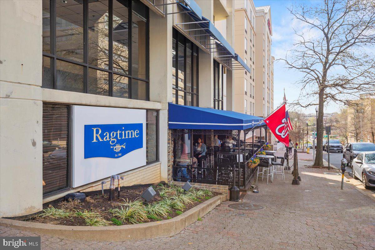 LYON VILLAGE - Residential