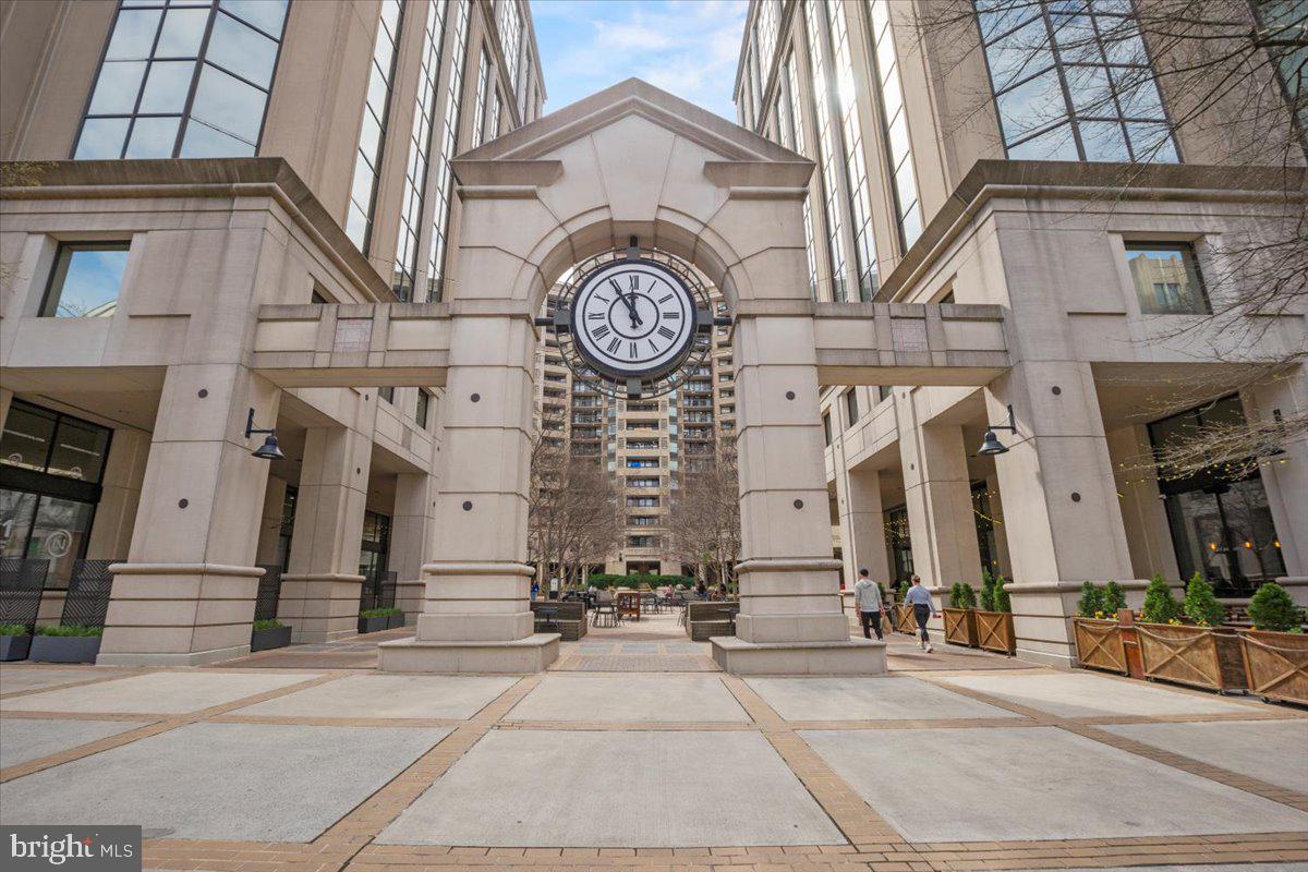 LYON VILLAGE - Residential