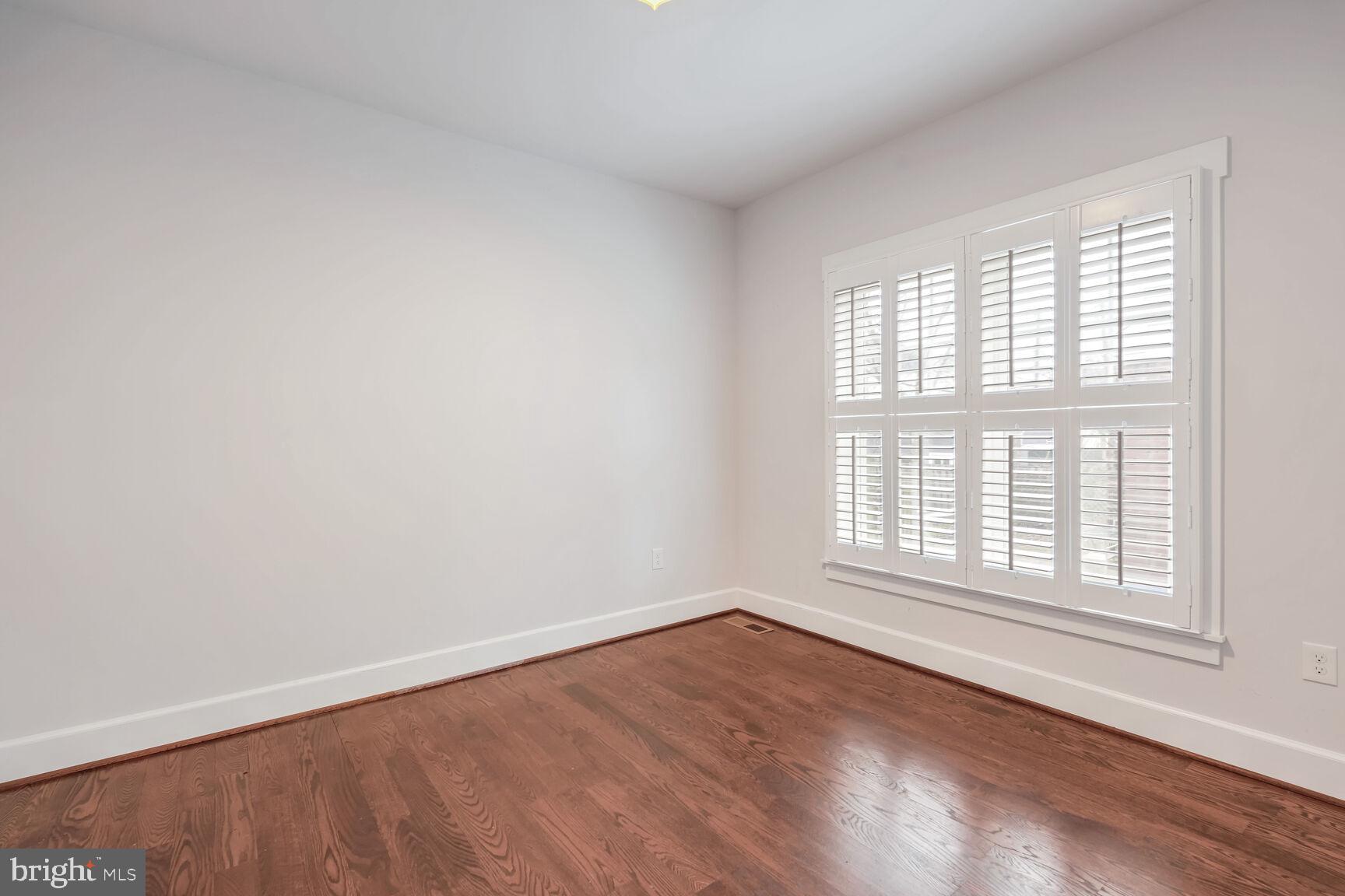 LYON VILLAGE - Residential