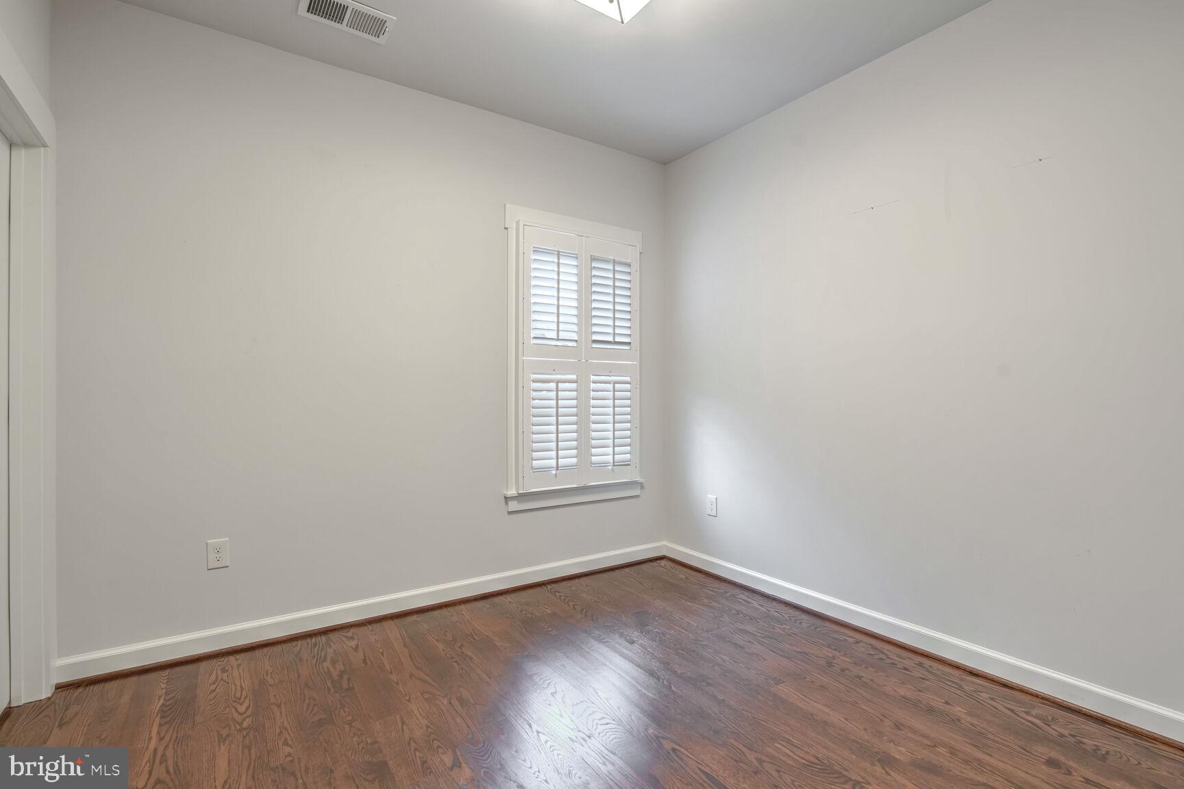 LYON VILLAGE - Residential