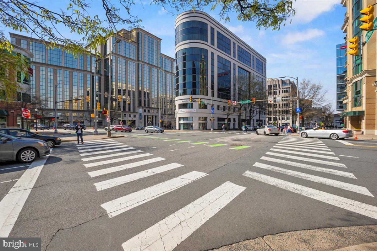 LYON VILLAGE - Residential