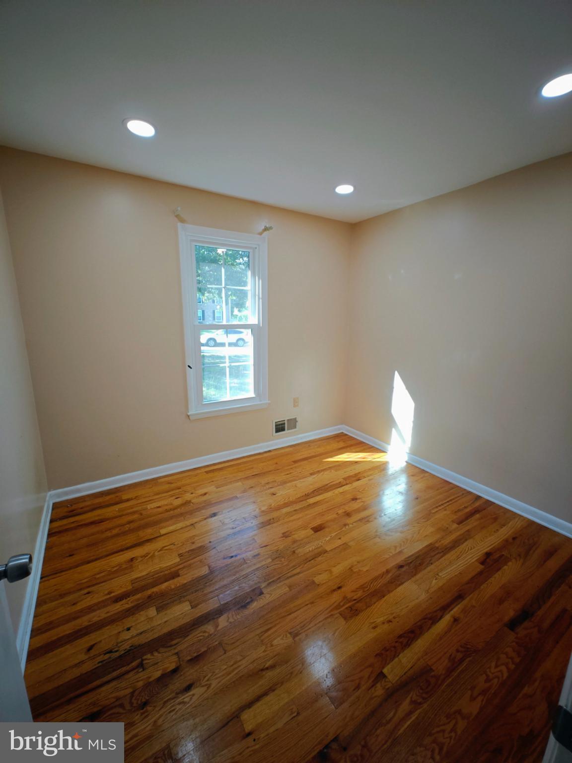 FAIRFIELD KNOLLS - Residential Lease