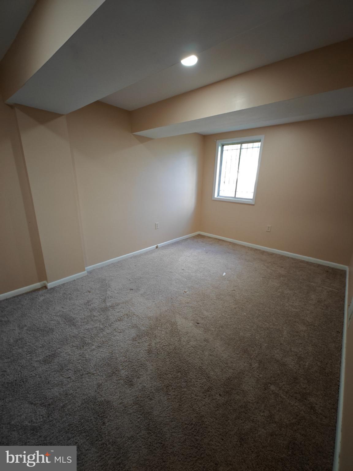 FAIRFIELD KNOLLS - Residential Lease