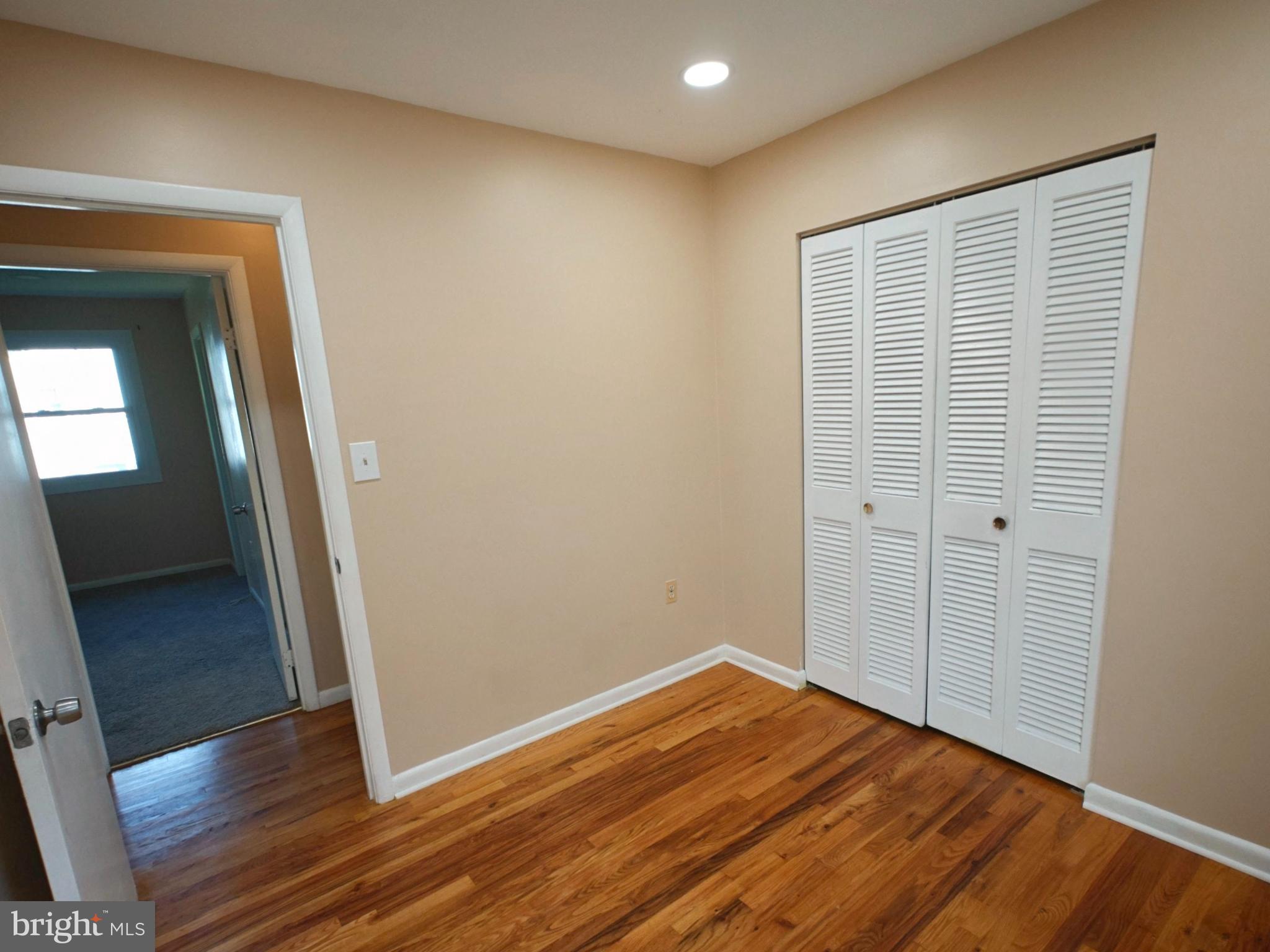 FAIRFIELD KNOLLS - Residential Lease