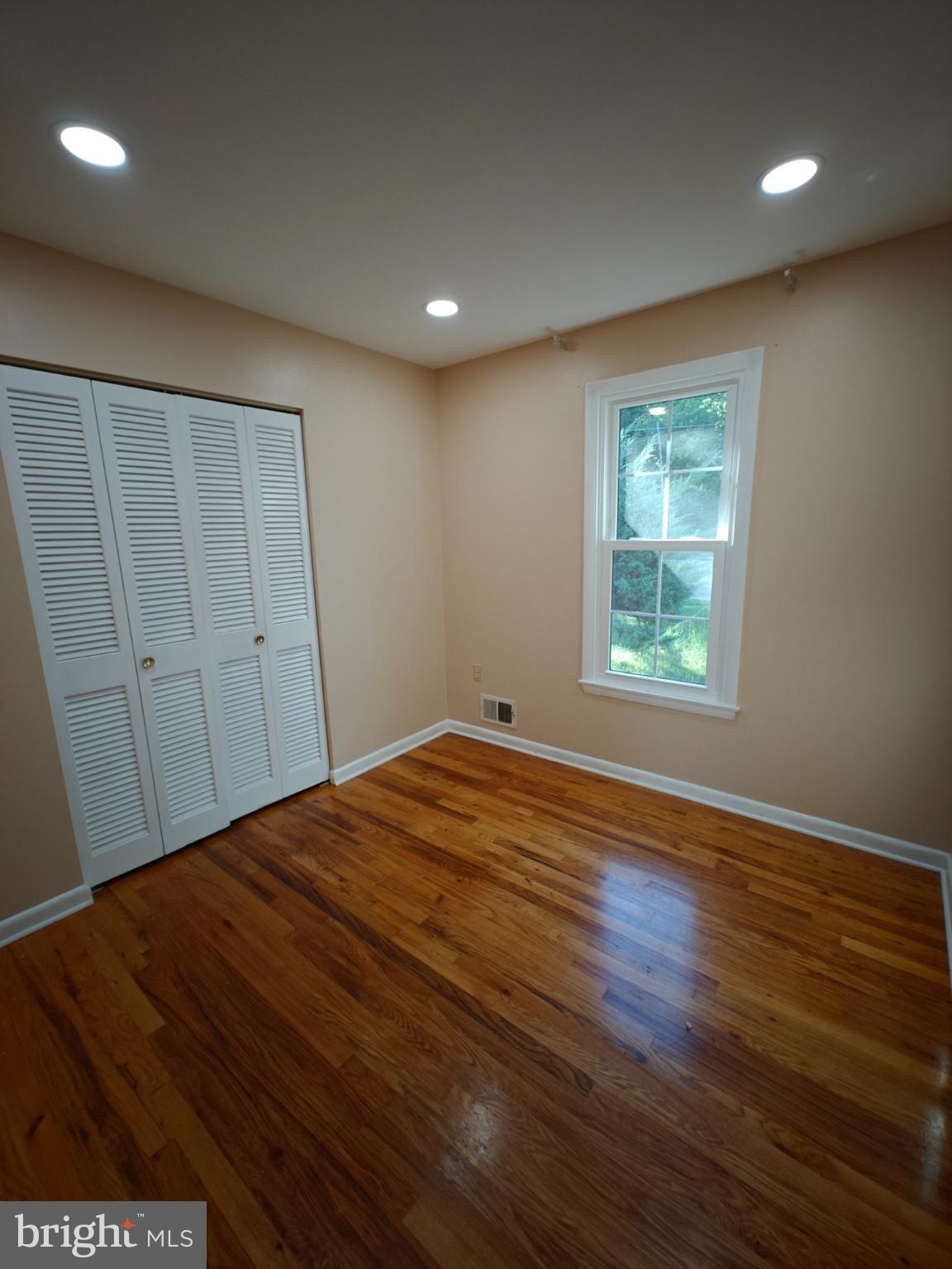 FAIRFIELD KNOLLS - Residential Lease