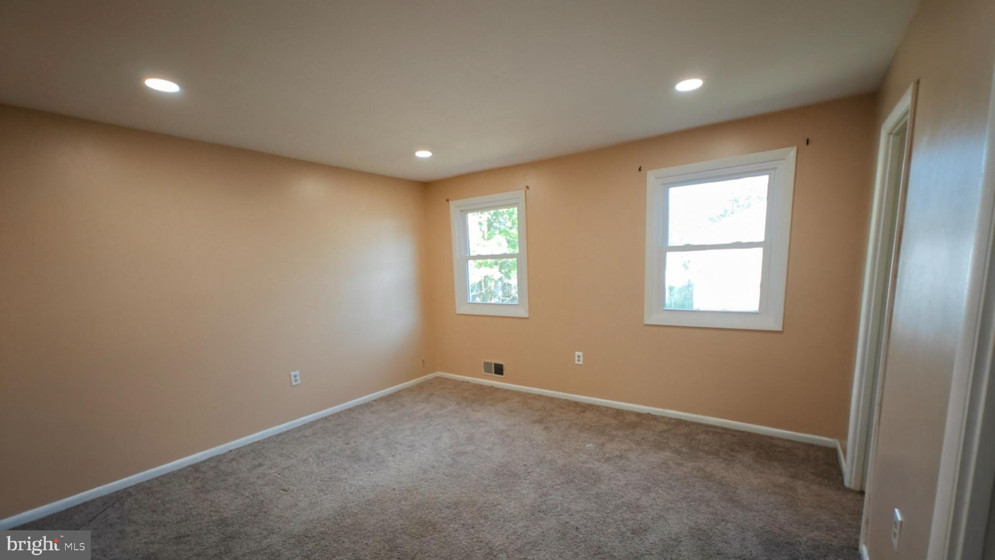 FAIRFIELD KNOLLS - Residential Lease