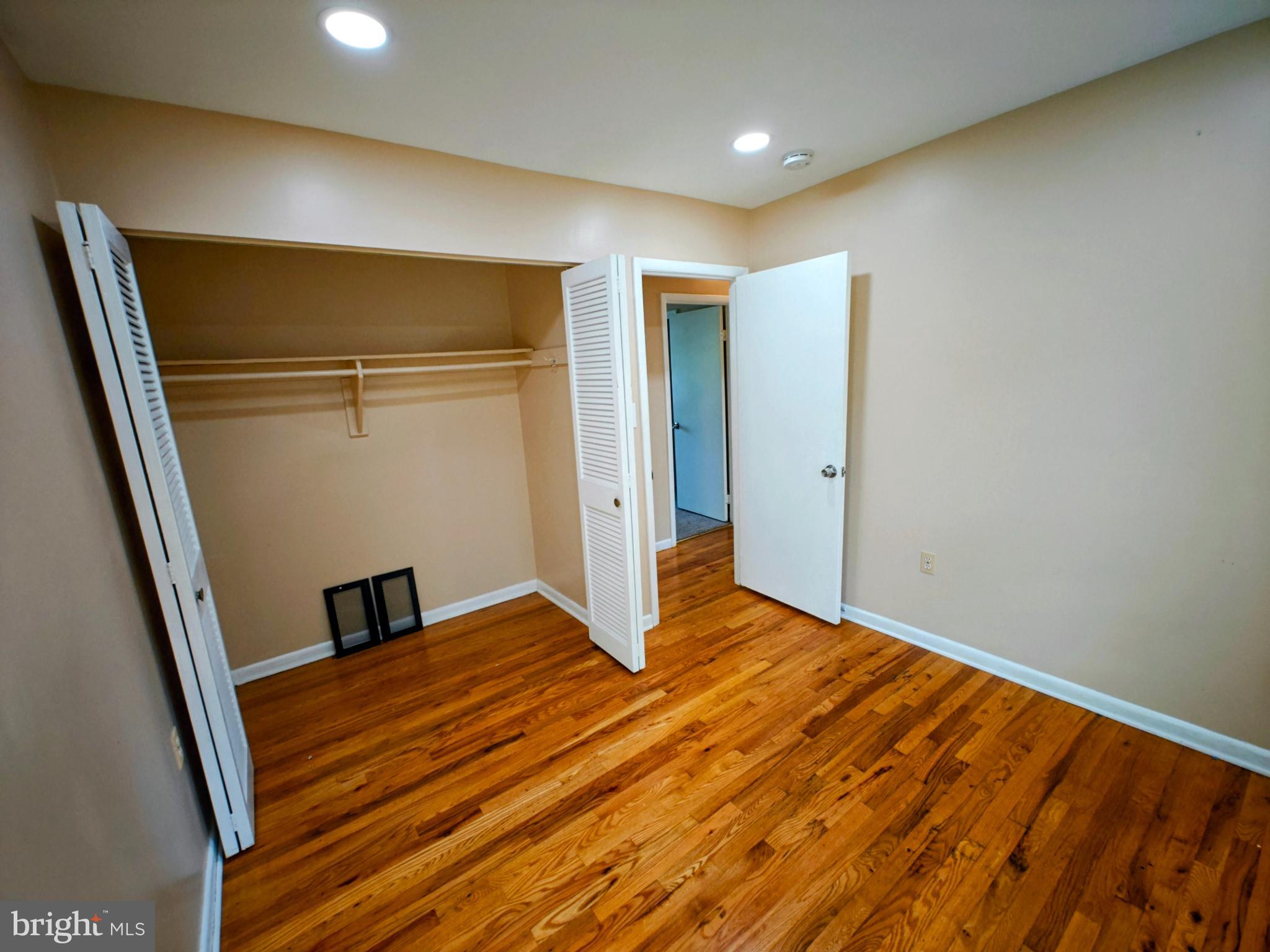 FAIRFIELD KNOLLS - Residential Lease