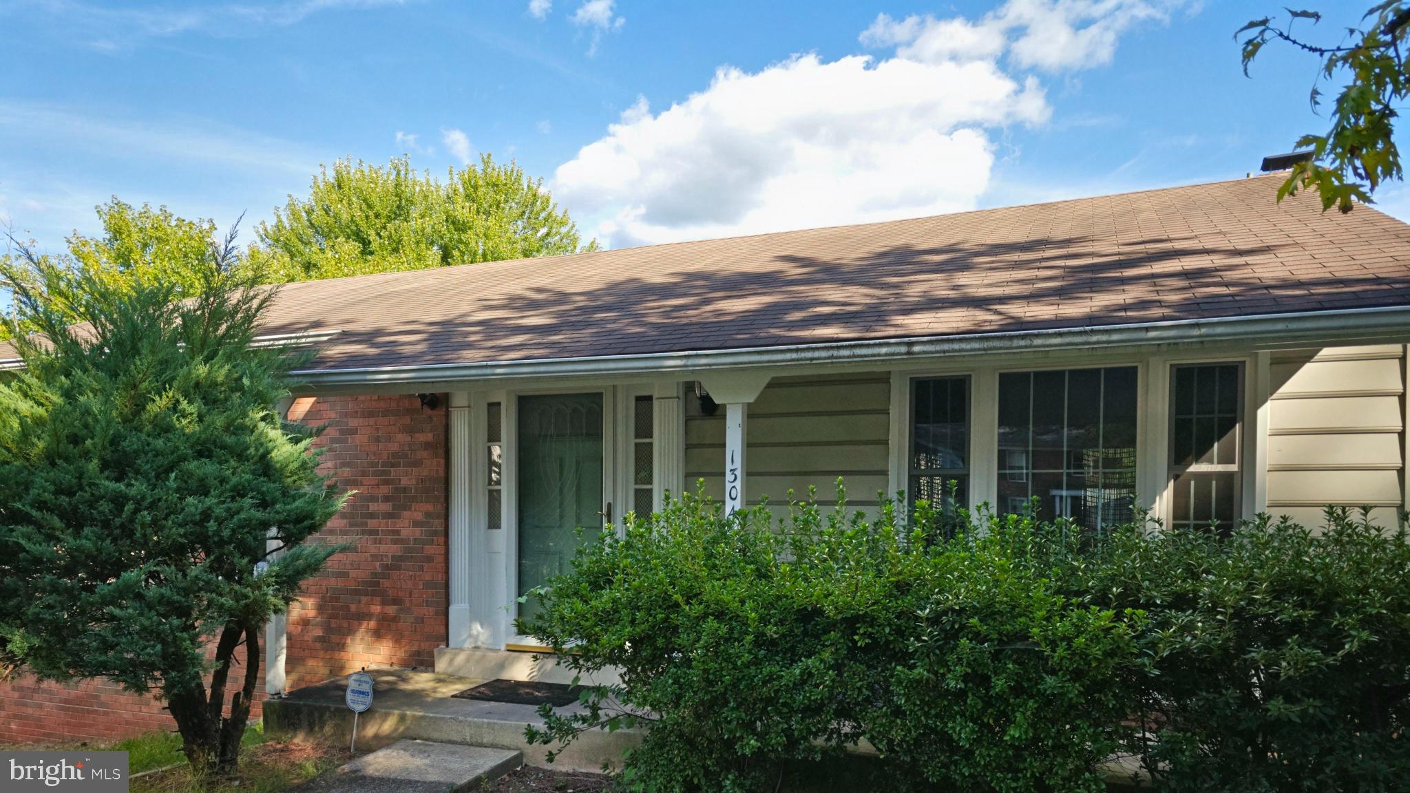 FAIRFIELD KNOLLS - Residential Lease