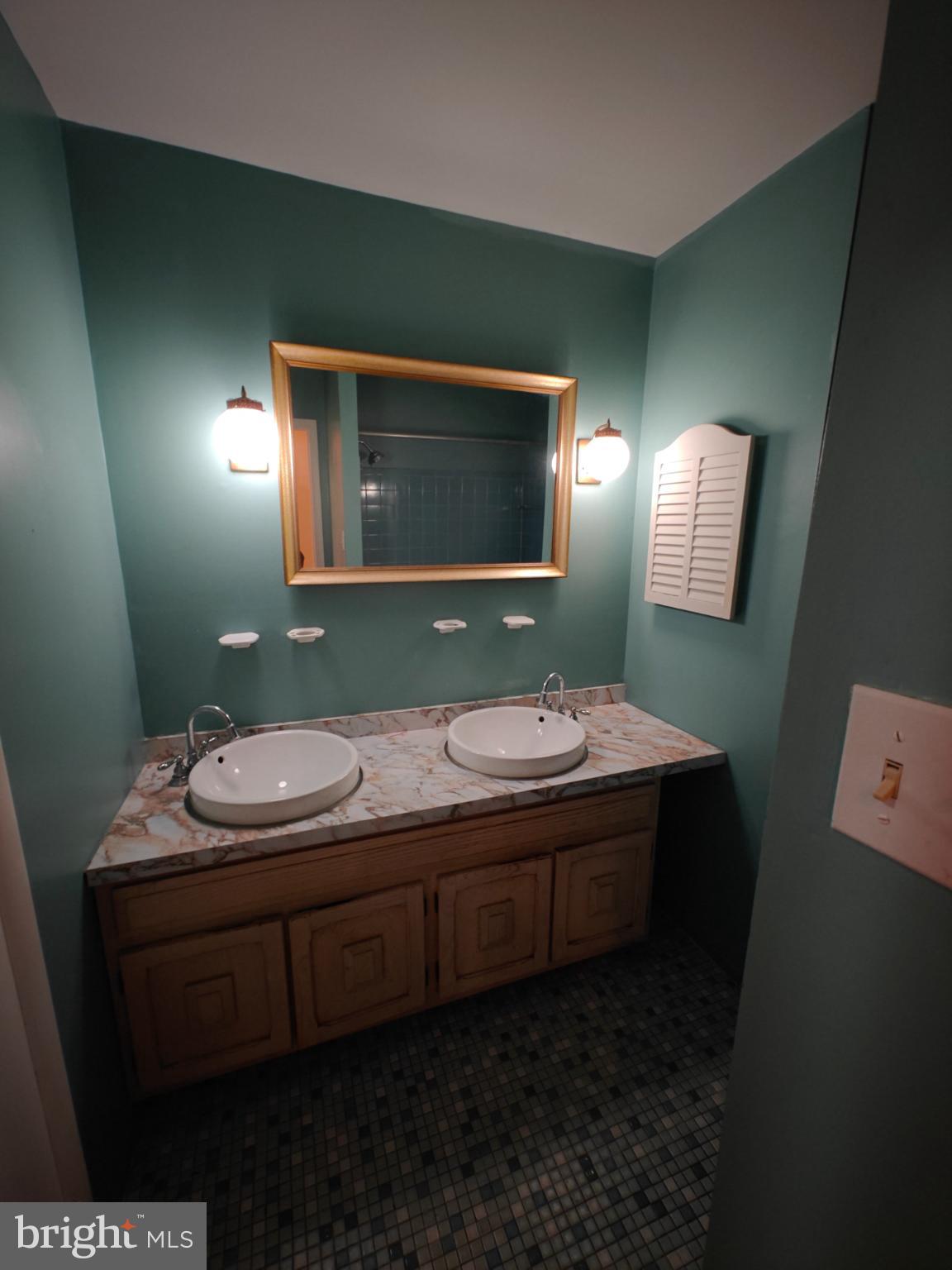 FAIRFIELD KNOLLS - Residential Lease