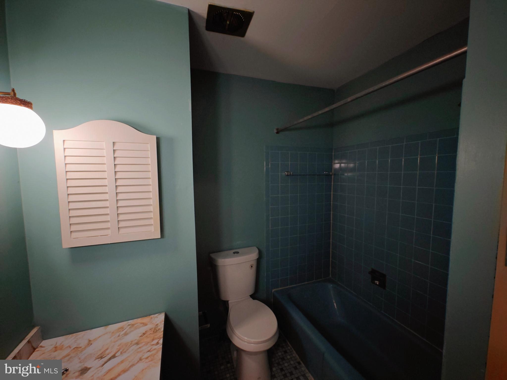 FAIRFIELD KNOLLS - Residential Lease