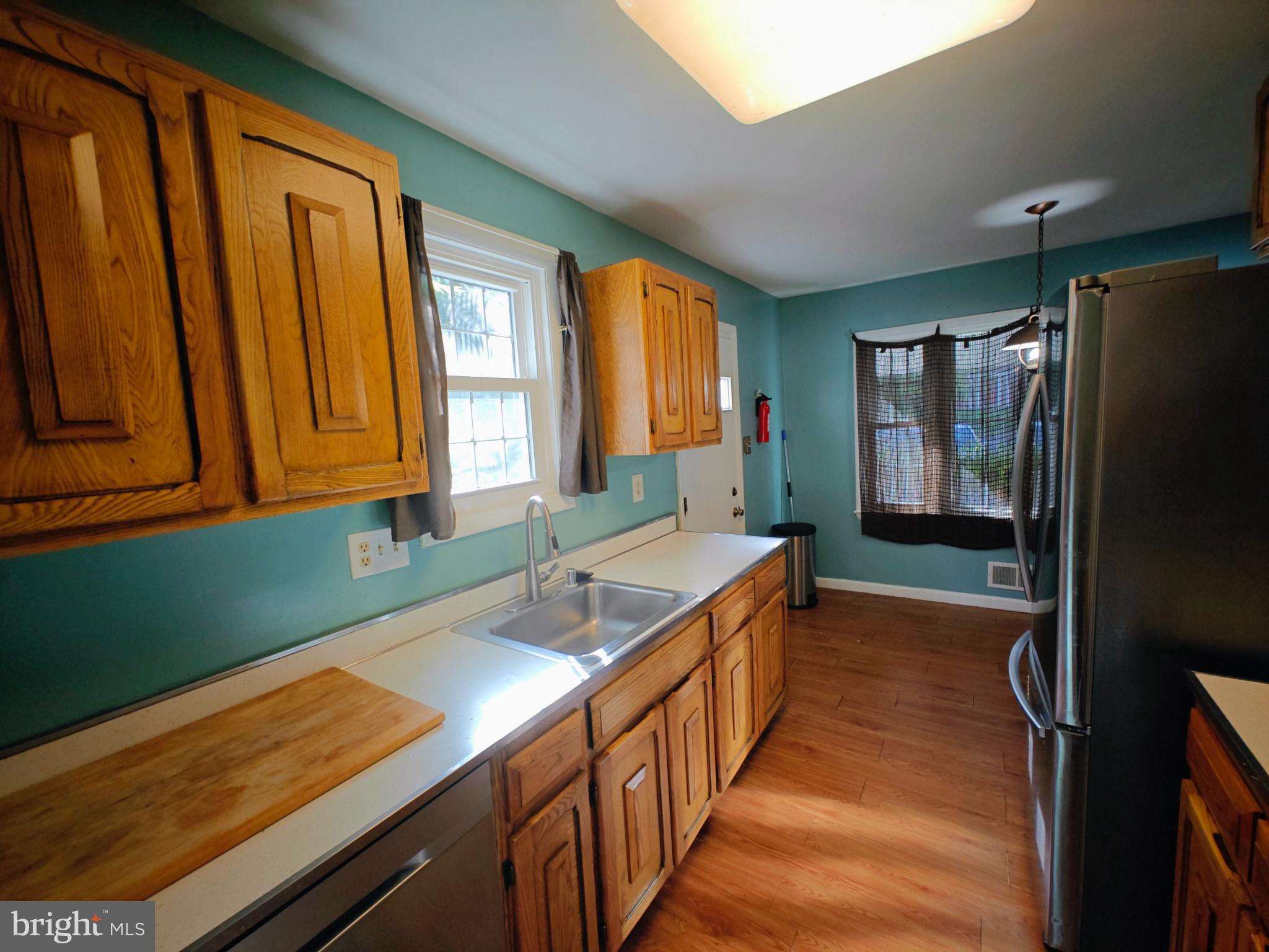 FAIRFIELD KNOLLS - Residential Lease