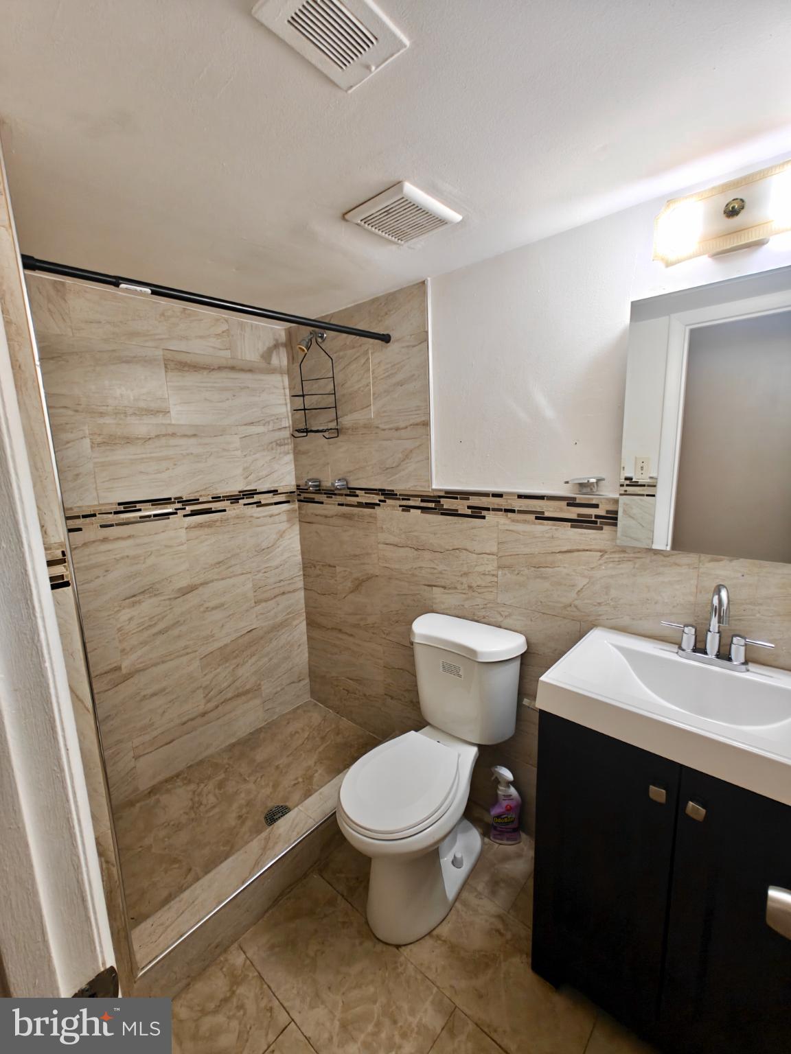 FAIRFIELD KNOLLS - Residential Lease