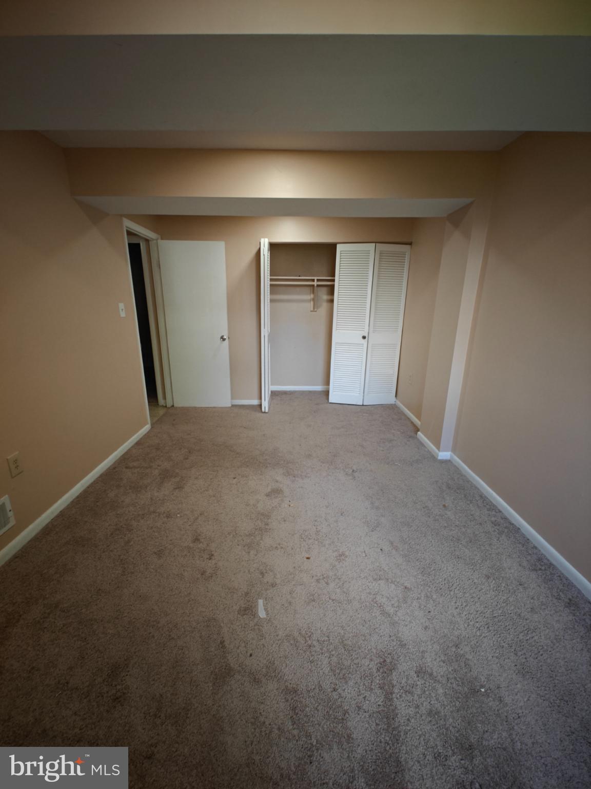 FAIRFIELD KNOLLS - Residential Lease