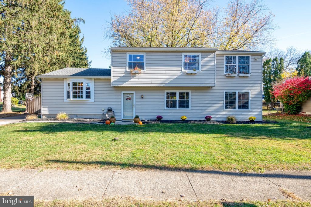 Photo of 5869 Clarkson Drive, East Petersburg, PA 17520 (MLS # PALA2059904)