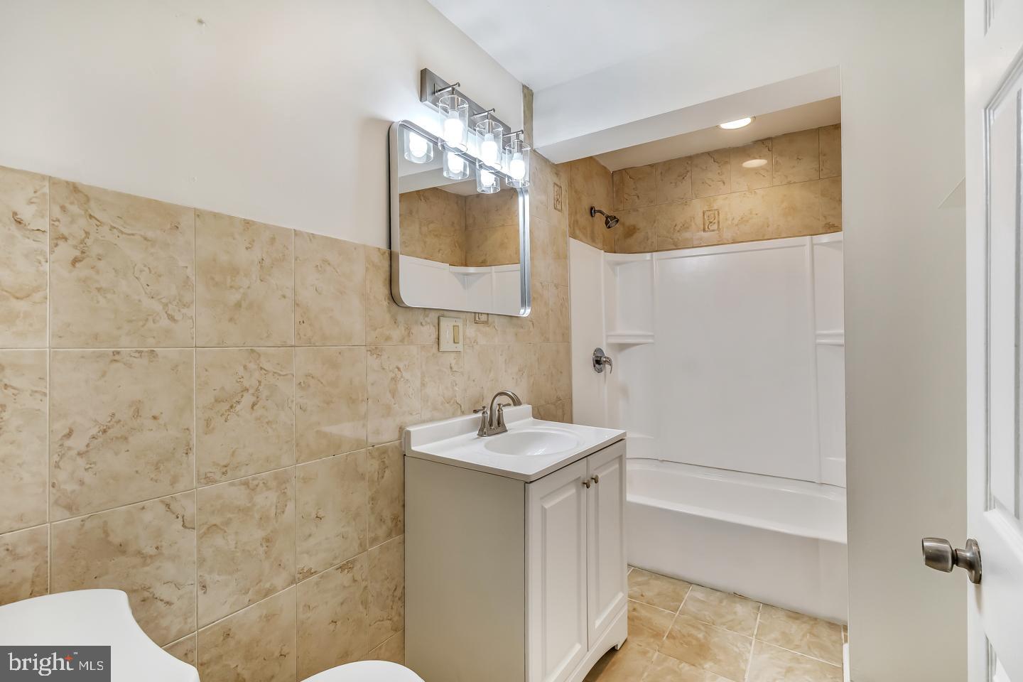 3105 N HUTCHINSON STREET