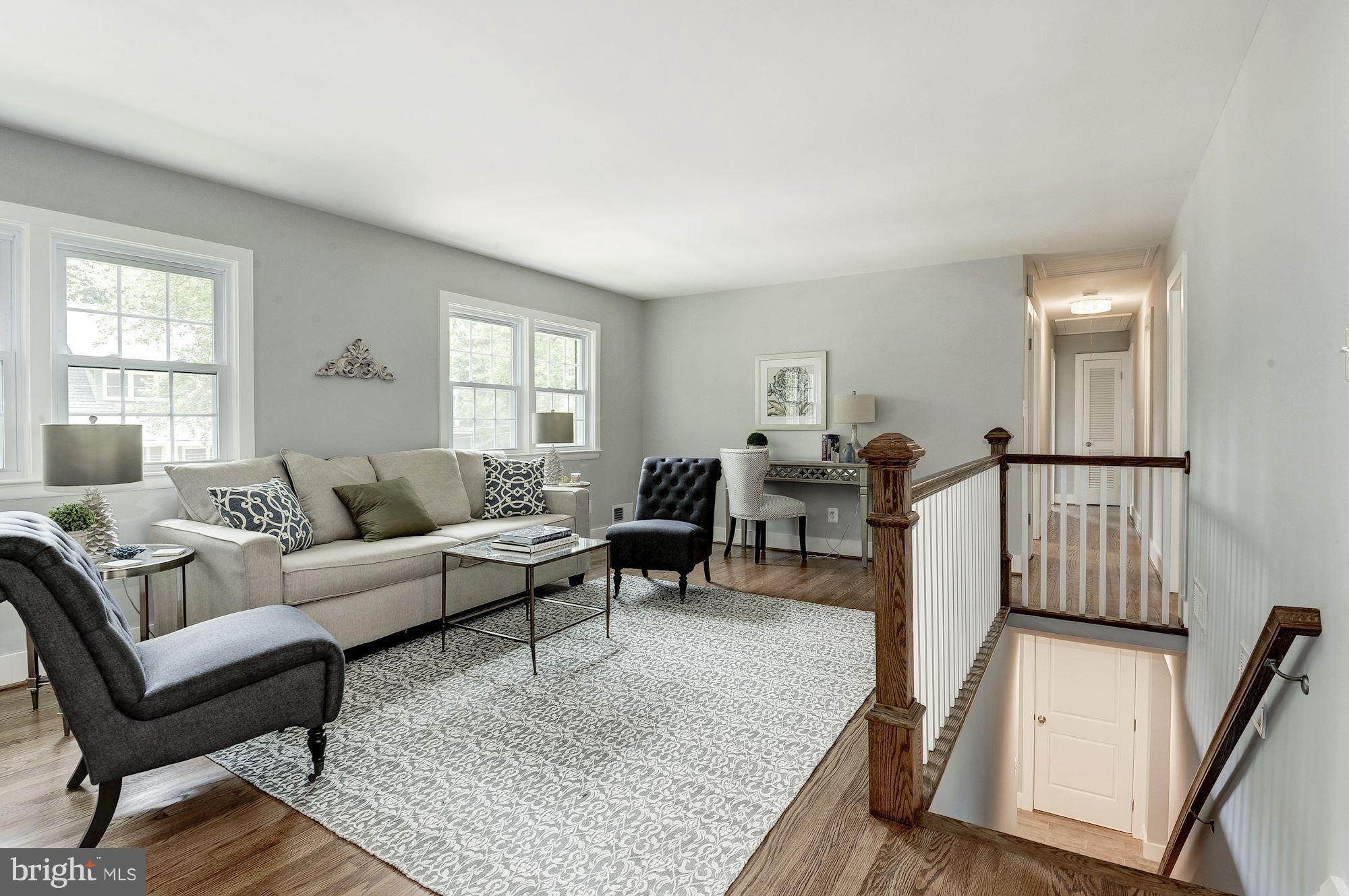 COUNTRY CLUB HILLS - Residential Lease