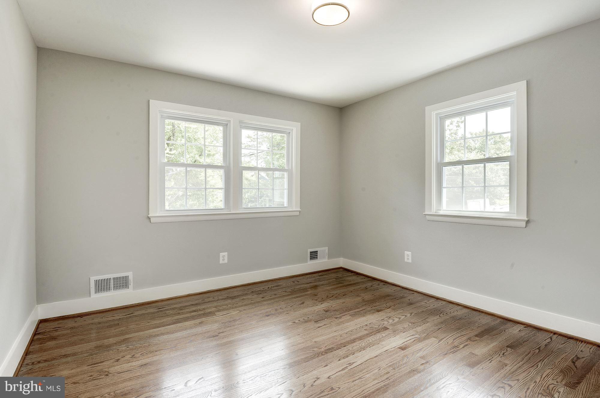 COUNTRY CLUB HILLS - Residential Lease