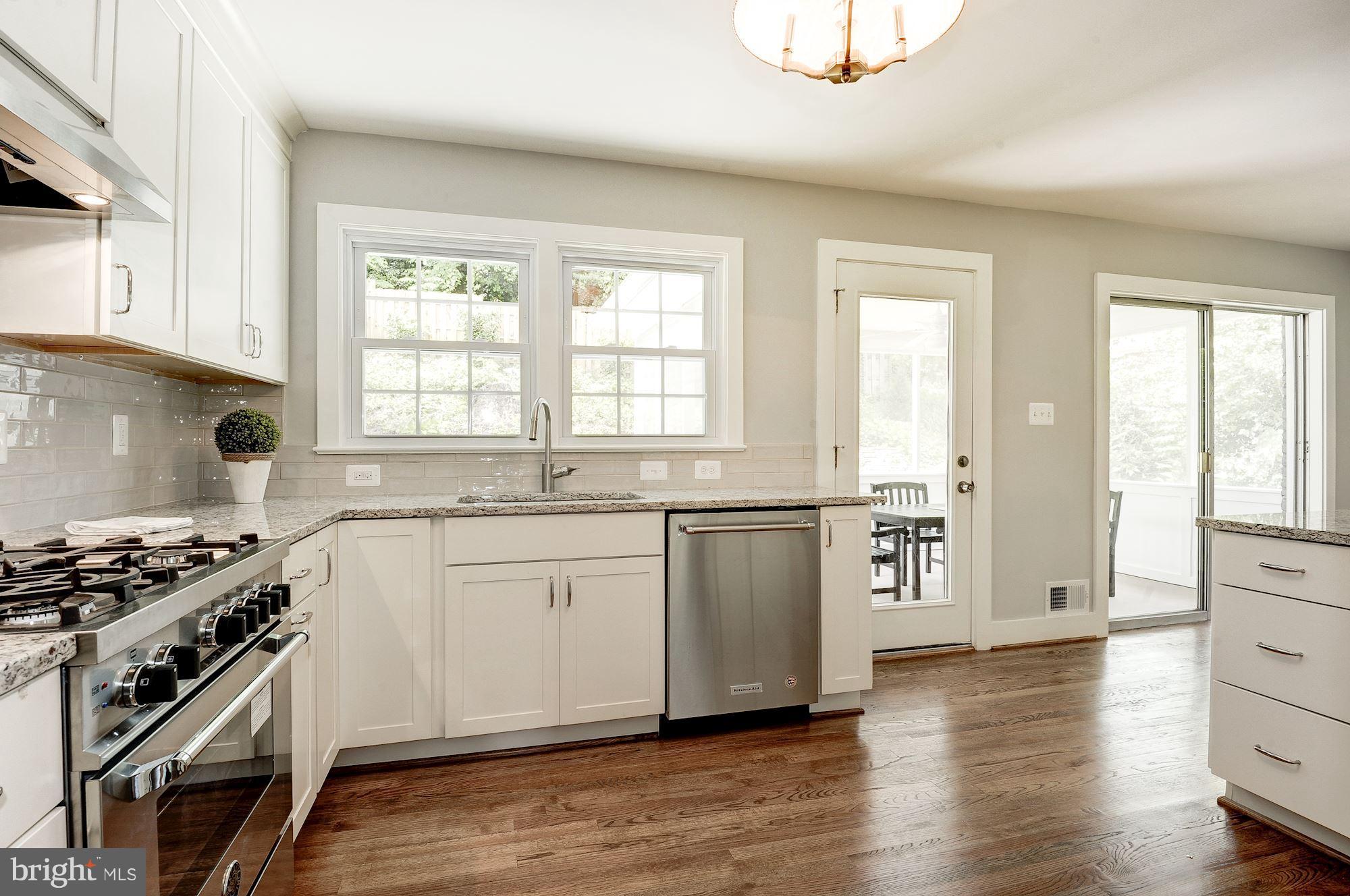 COUNTRY CLUB HILLS - Residential Lease