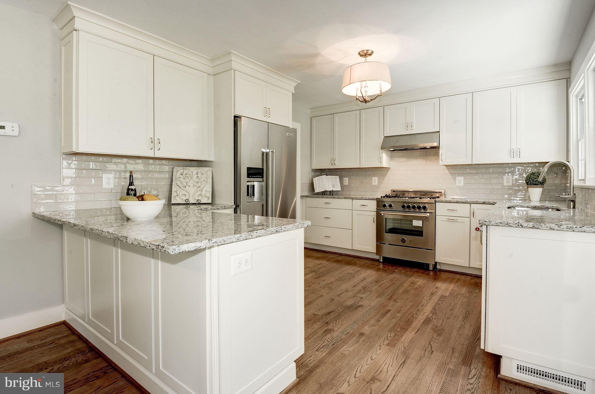 COUNTRY CLUB HILLS - Residential Lease