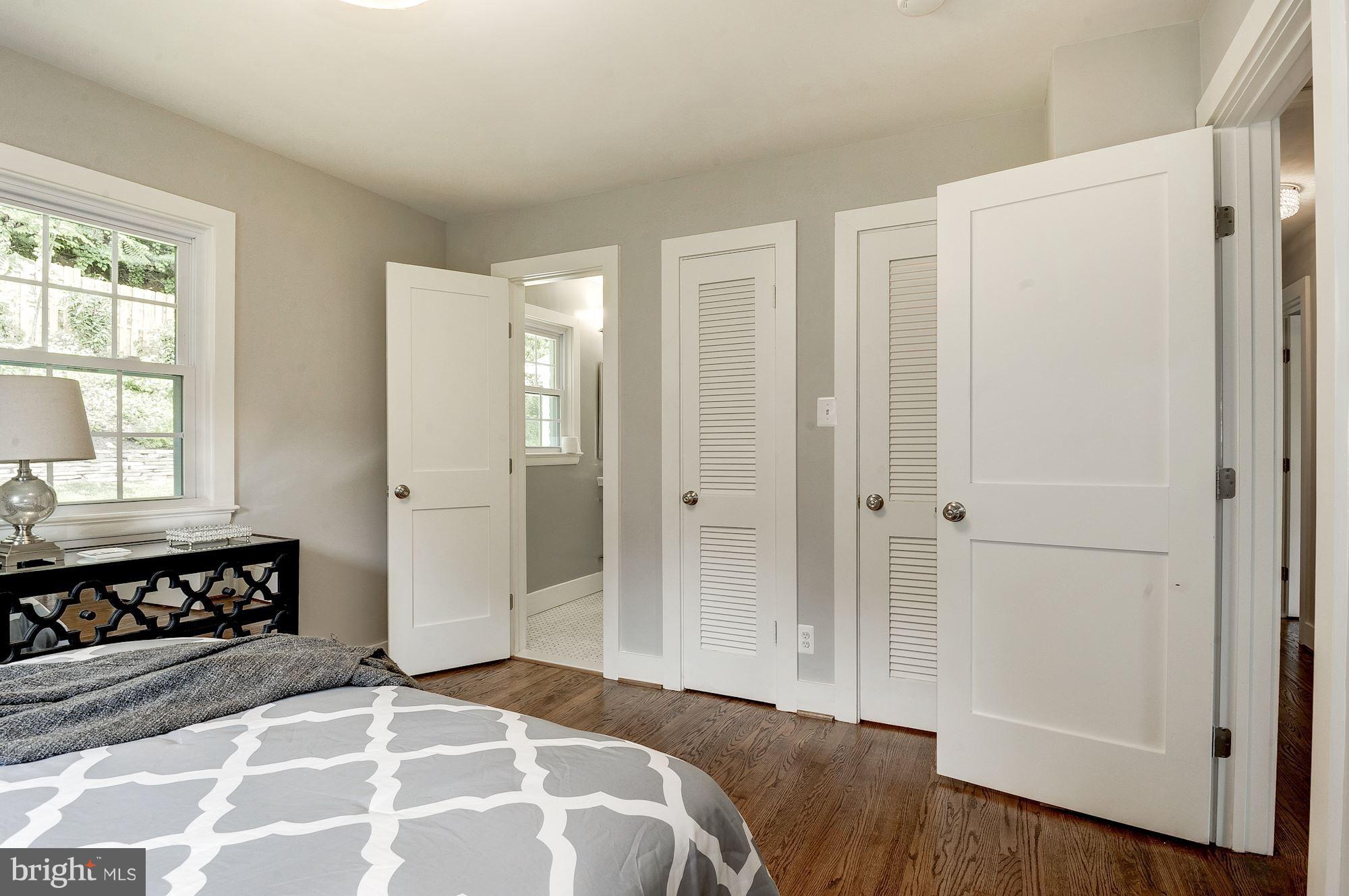 COUNTRY CLUB HILLS - Residential Lease