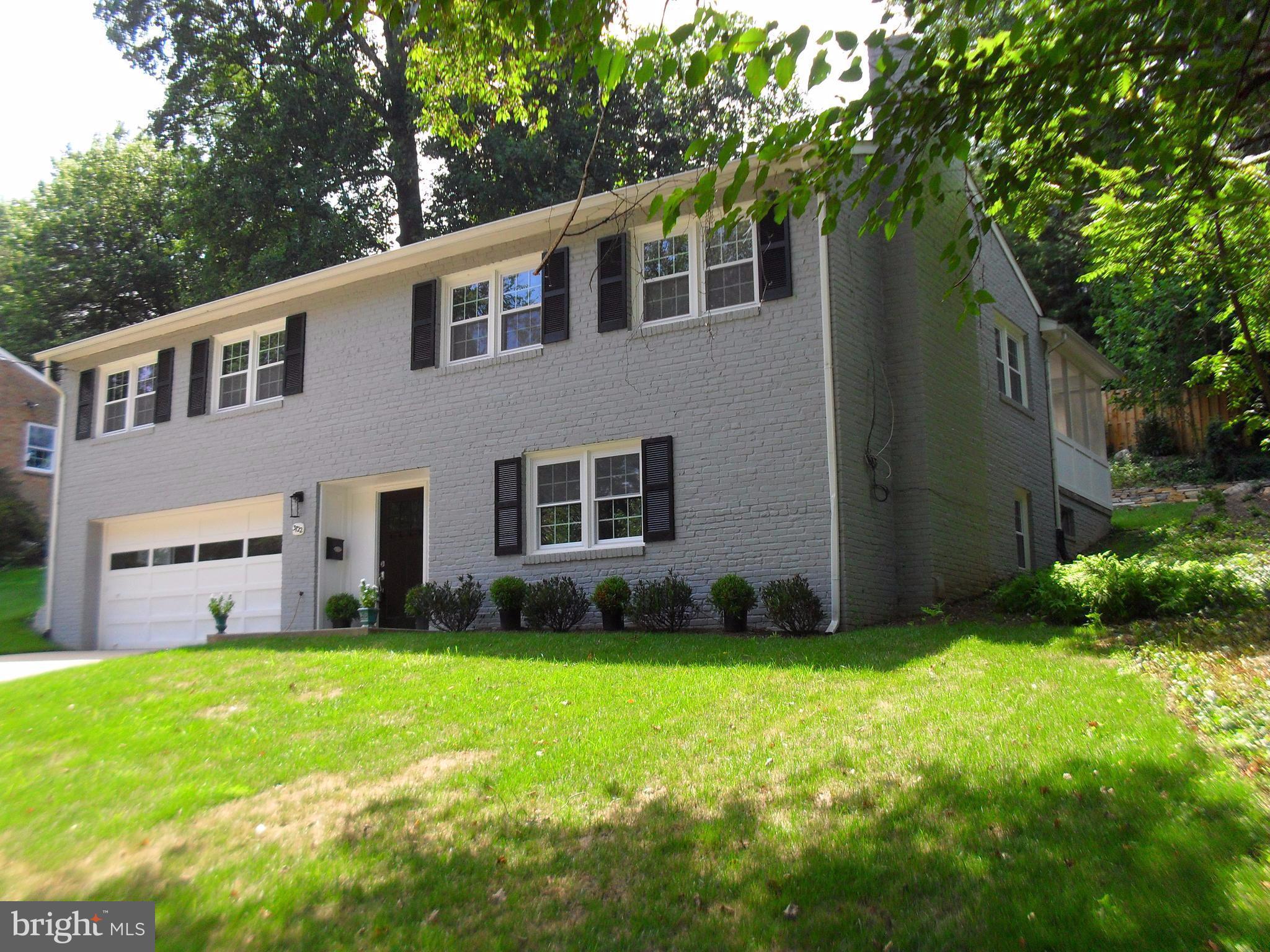 COUNTRY CLUB HILLS - Residential Lease