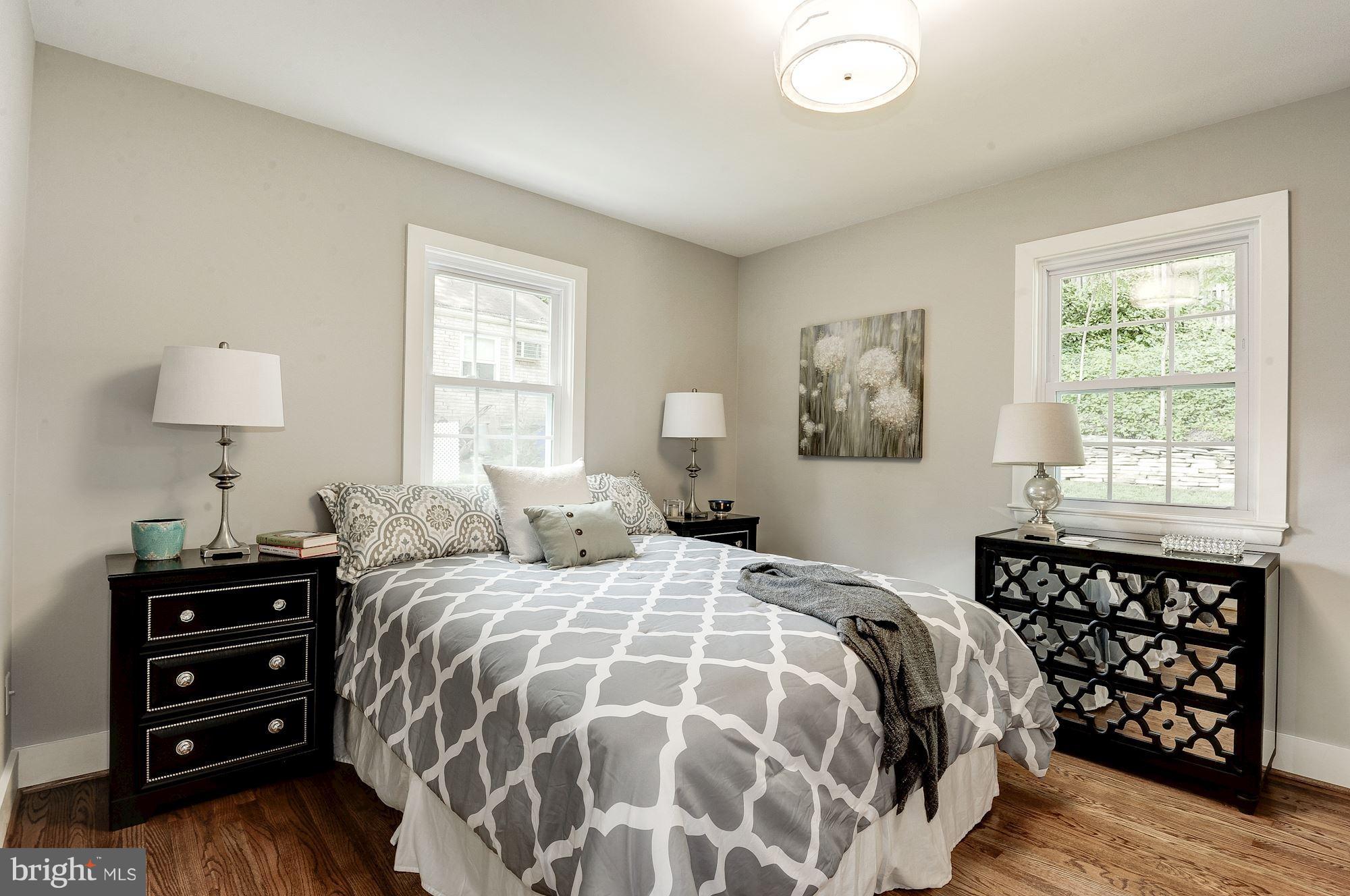 COUNTRY CLUB HILLS - Residential Lease