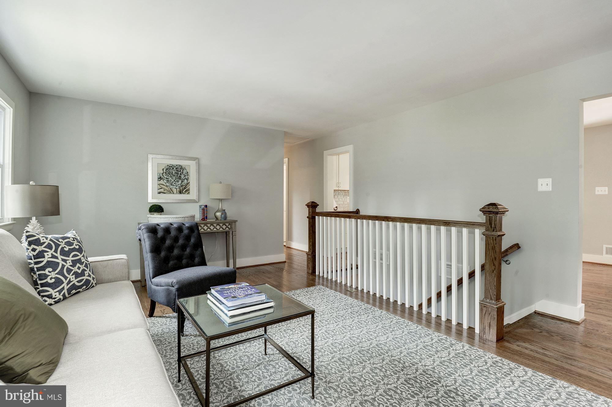 COUNTRY CLUB HILLS - Residential Lease