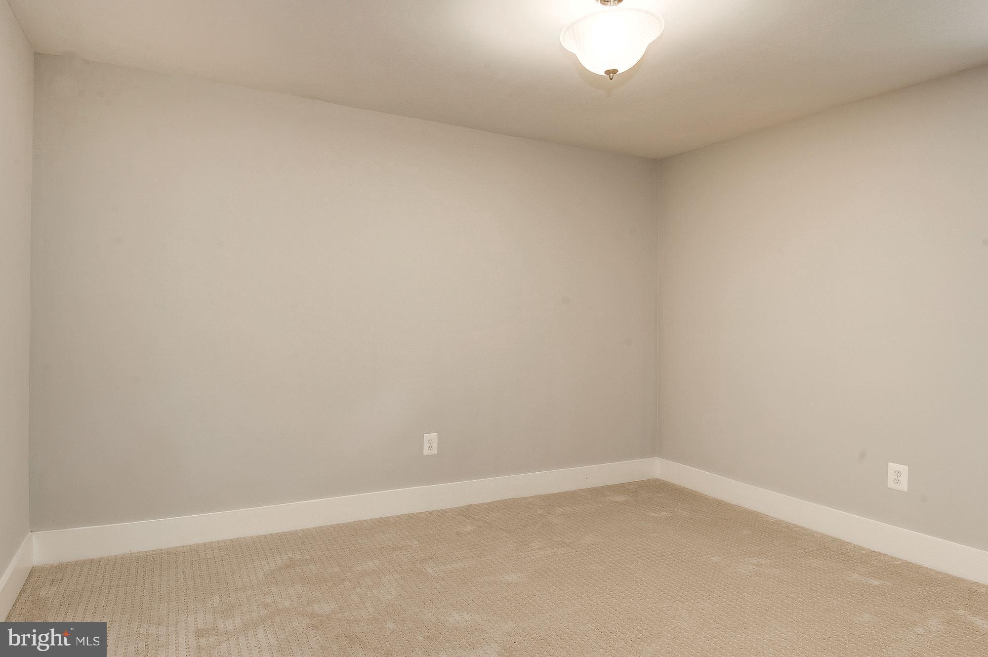 COUNTRY CLUB HILLS - Residential Lease