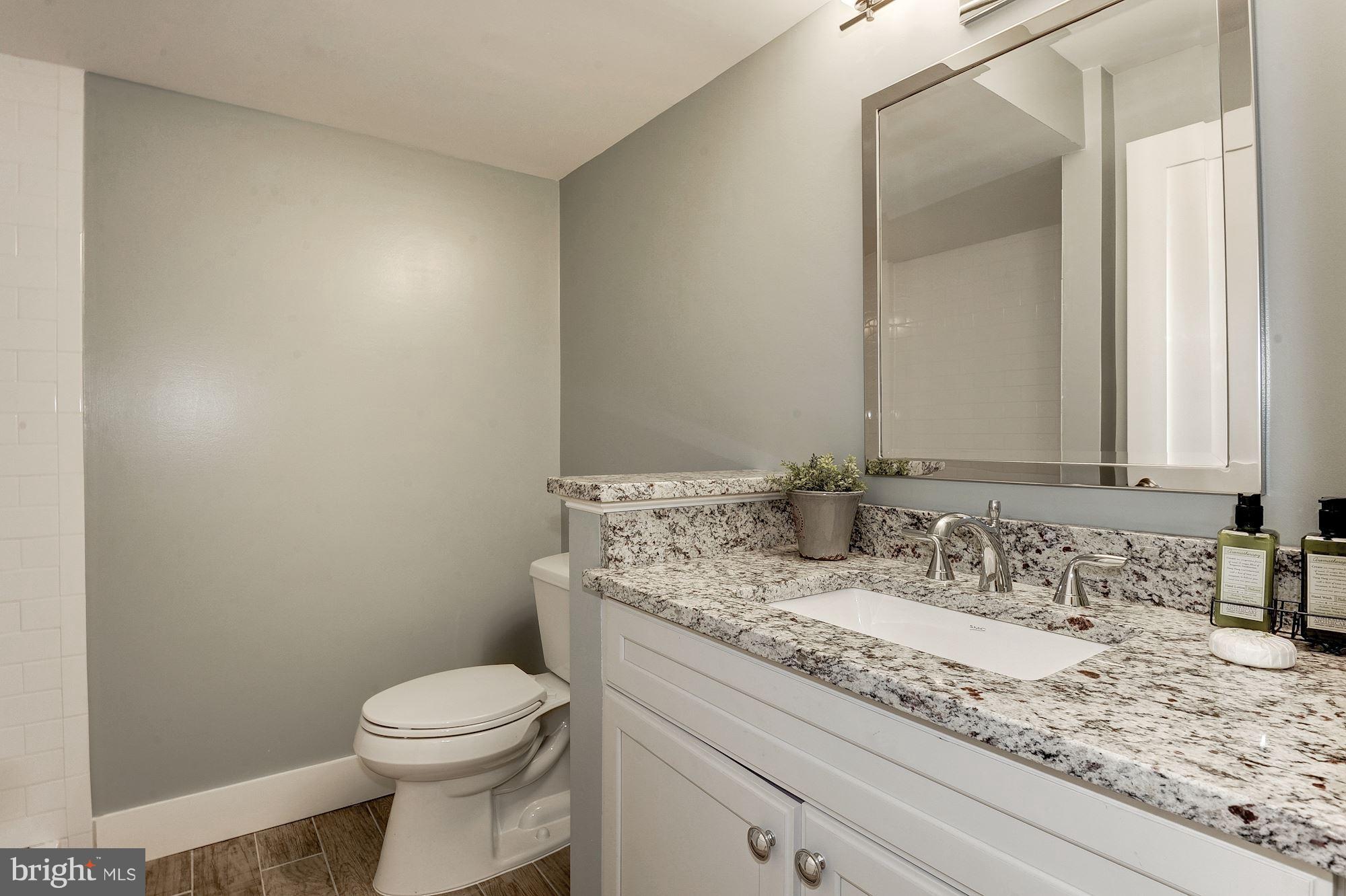 COUNTRY CLUB HILLS - Residential Lease