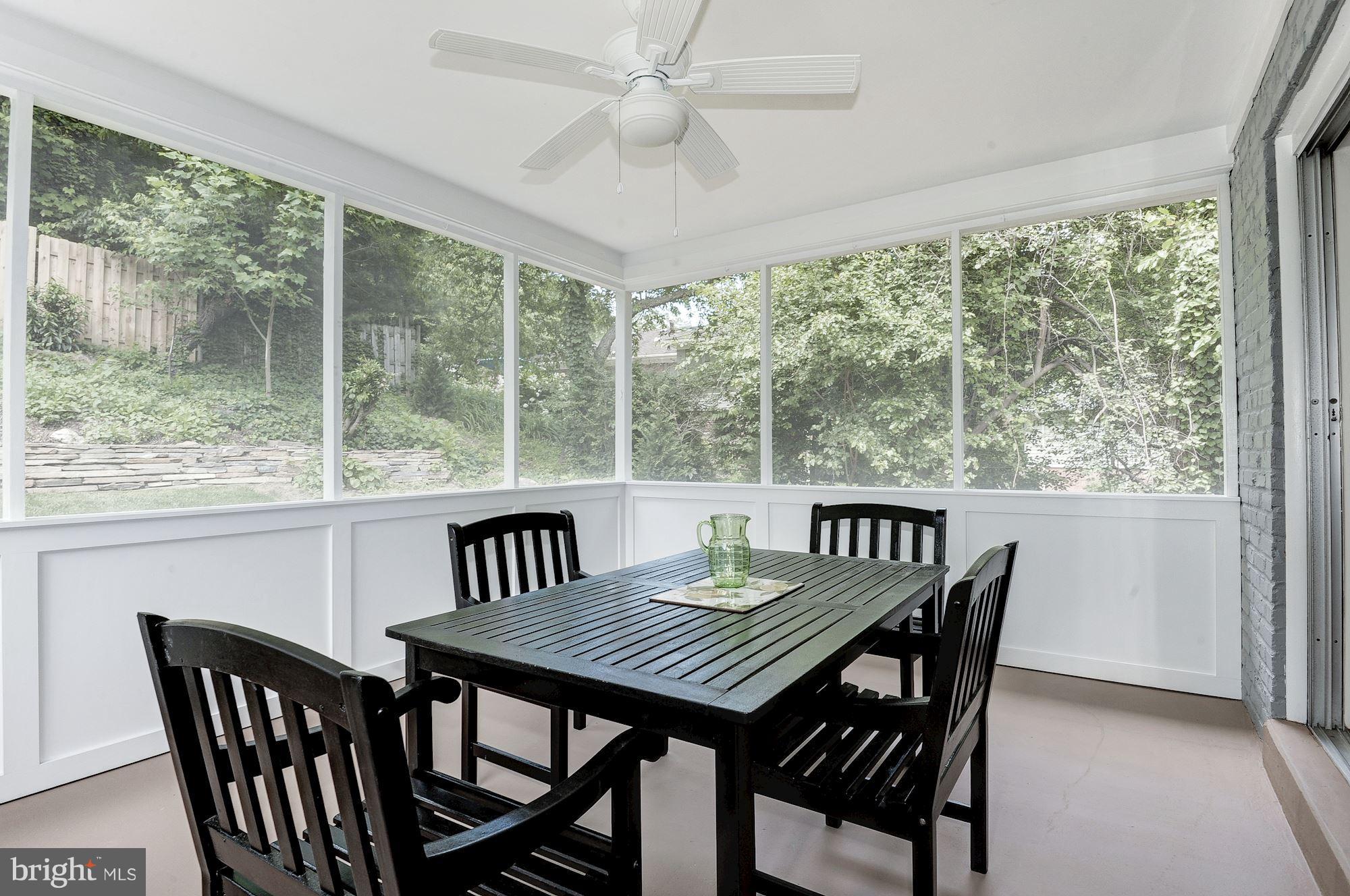 COUNTRY CLUB HILLS - Residential Lease