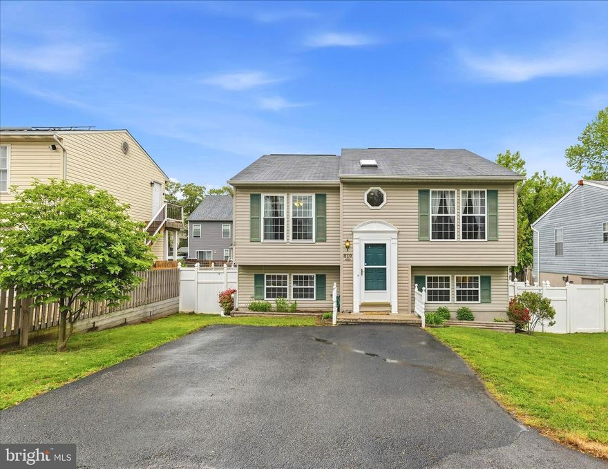 OPEN HOUSE SUNDAY May 3rd!  You Will Fall In Love With This Amazing 4 Bed/3 Full Bath Home In Sought After Northeast School District! With Granite Kitchen Counters, 2 Family Rooms and even a 26x11 Screened in Porch Overlooking a Great, Fully Fenced Back Yard! So Much Room to Grow!  BE IN YOUR NEW HOME IN JUST 2 WEEKS WITH PREFERRED LENDERS!!