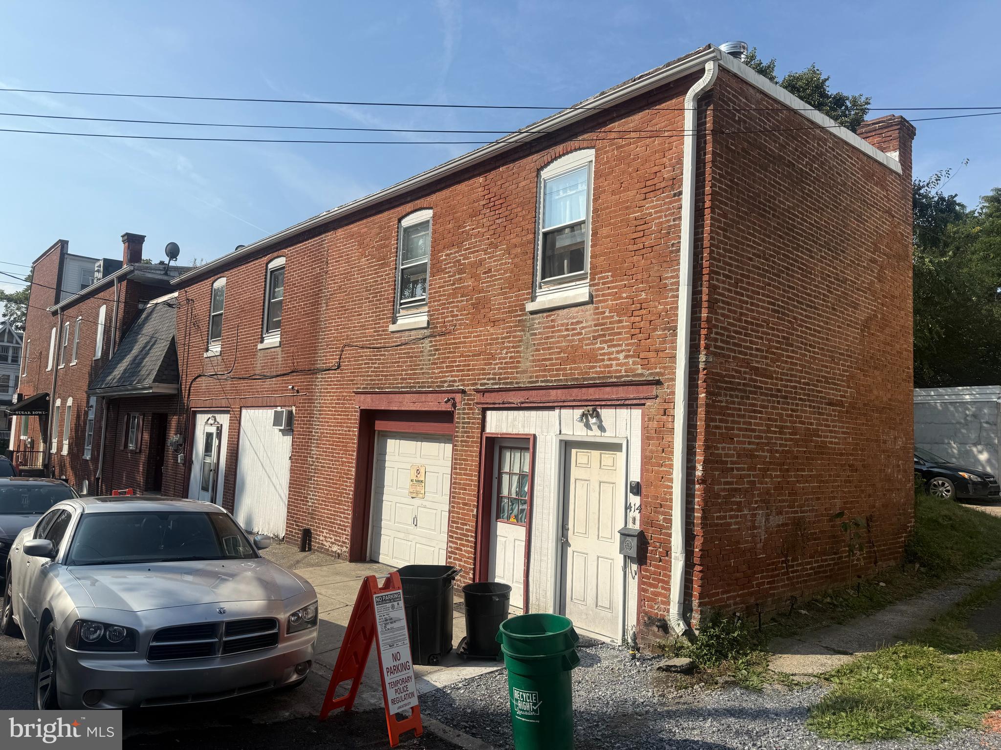 601 W LEMON STREET