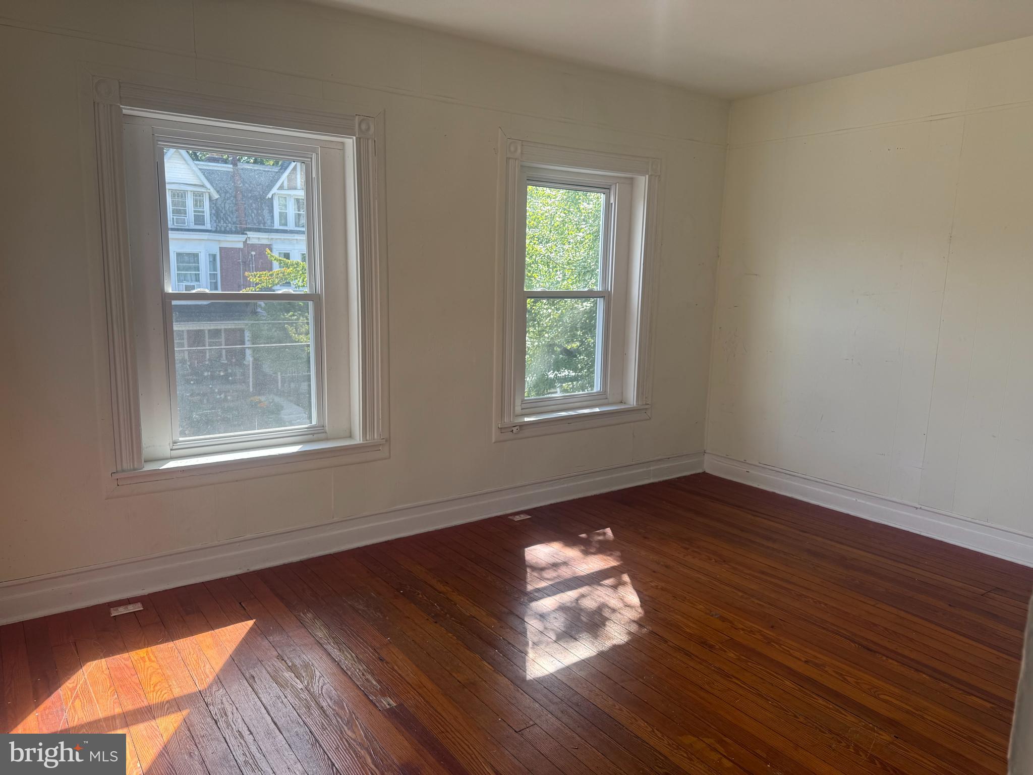 COLLEGE PARK - Commercial Sale