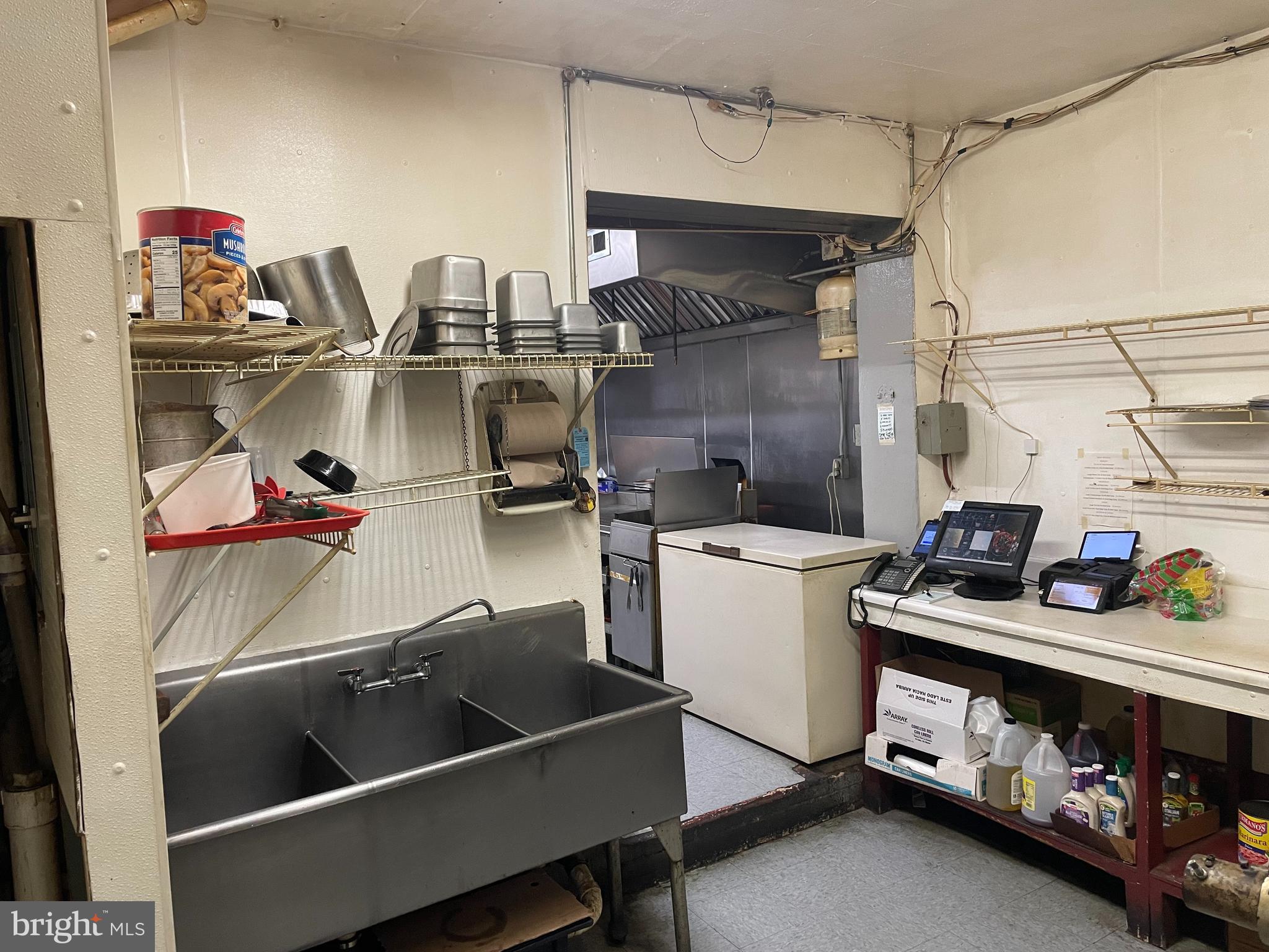 COLLEGE PARK - Commercial Sale