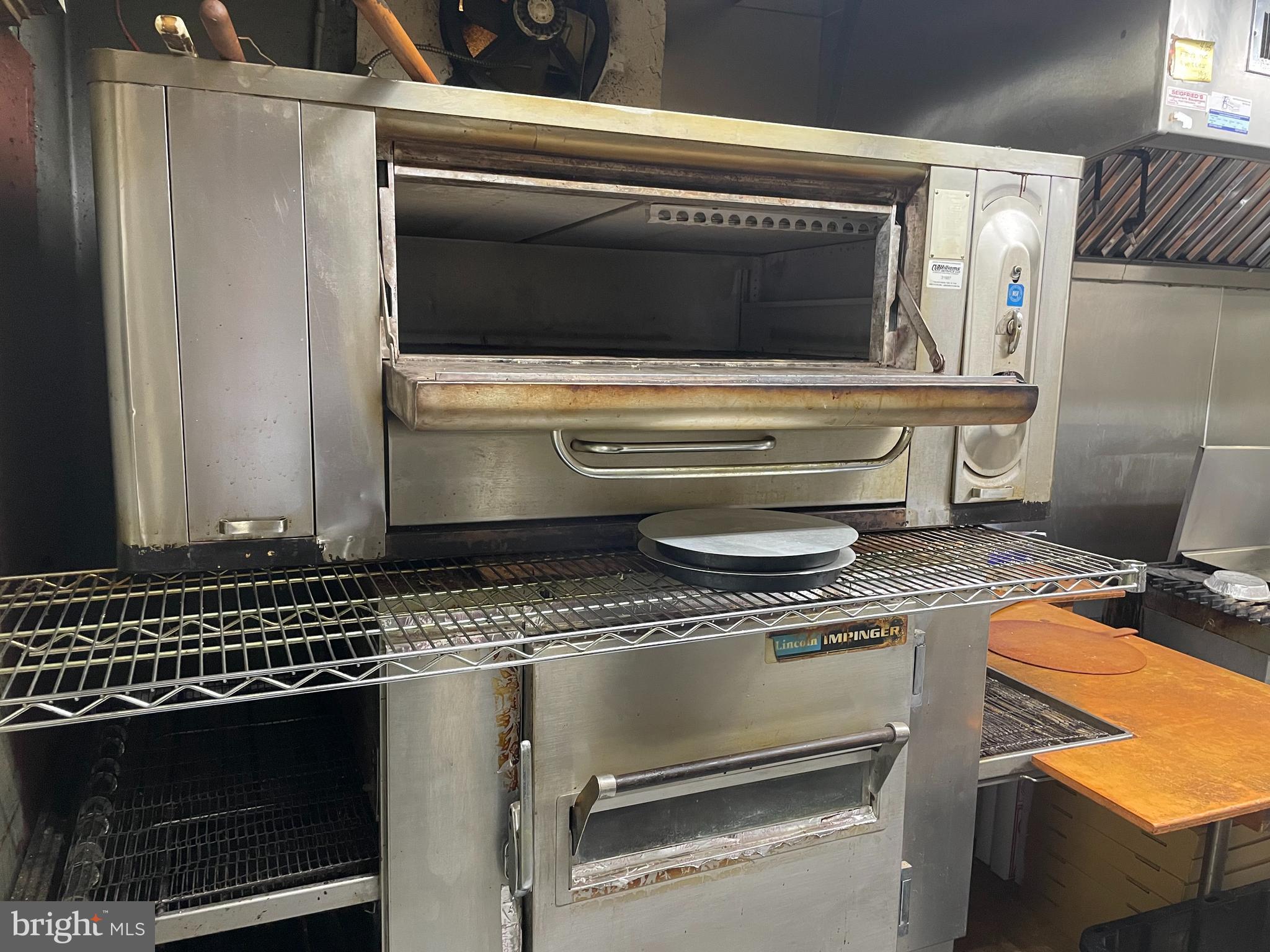 COLLEGE PARK - Commercial Sale