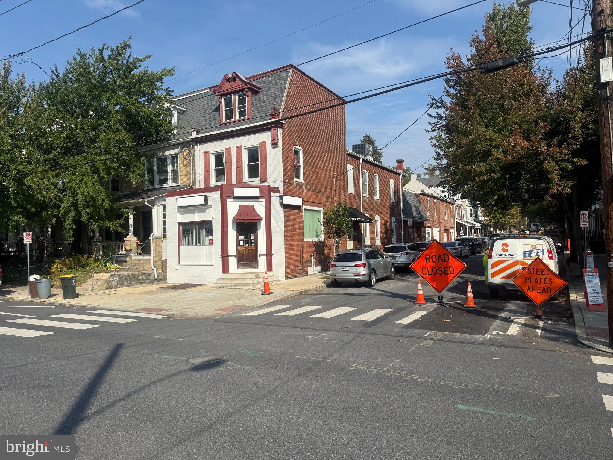 601 W LEMON STREET