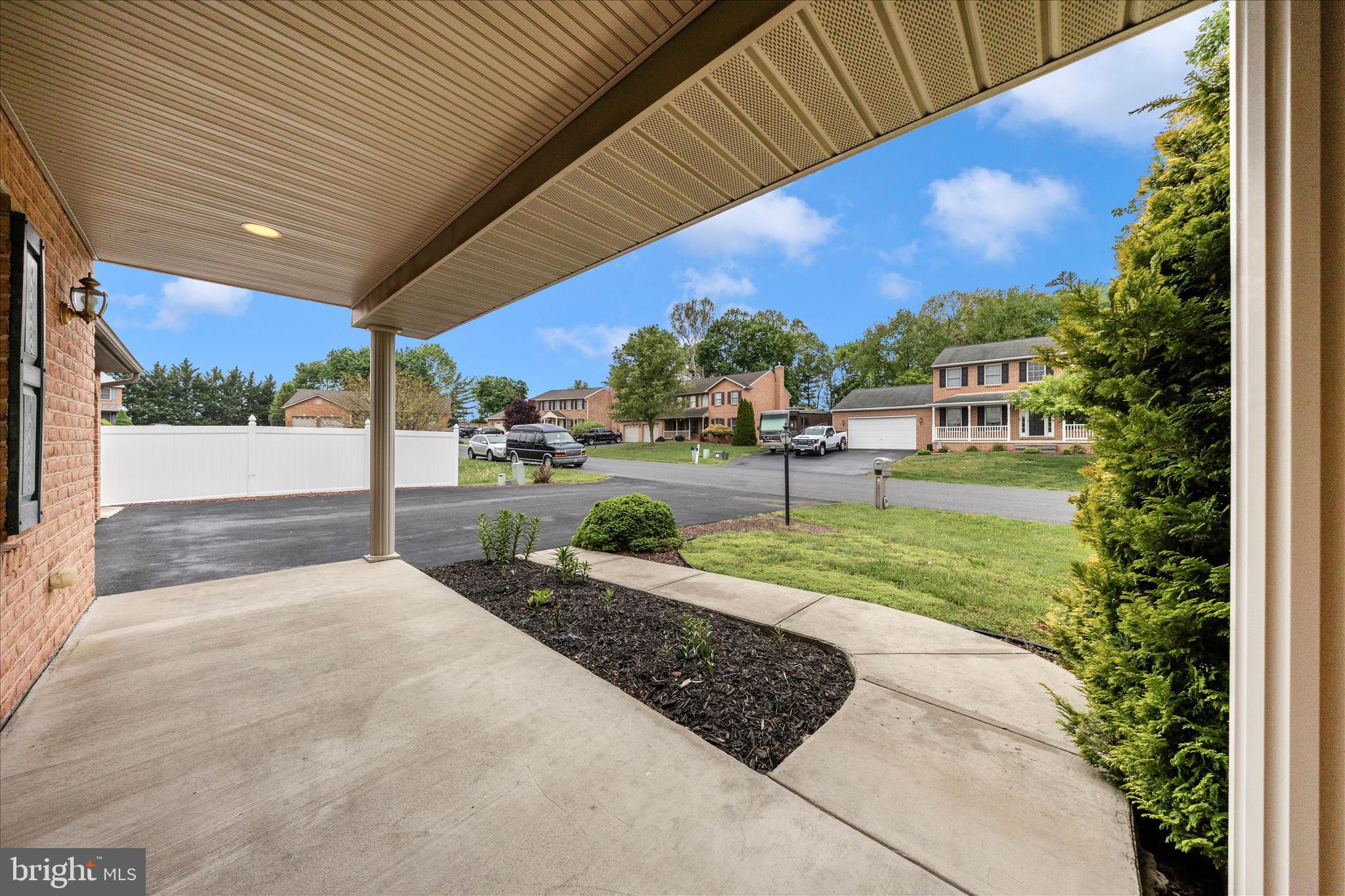COLONIAL PARK EAST - Residential