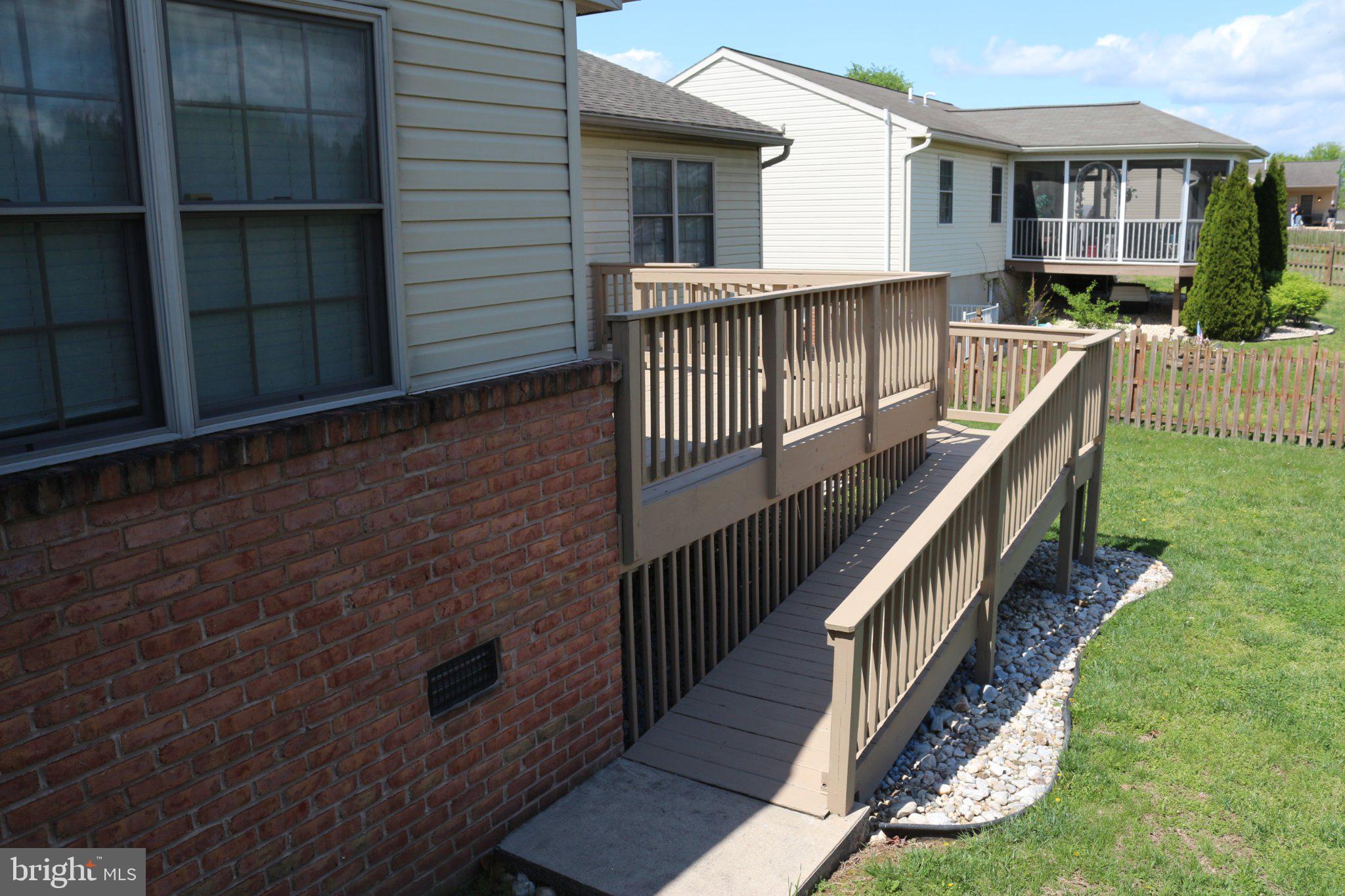 COLONIAL PARK EAST - Residential