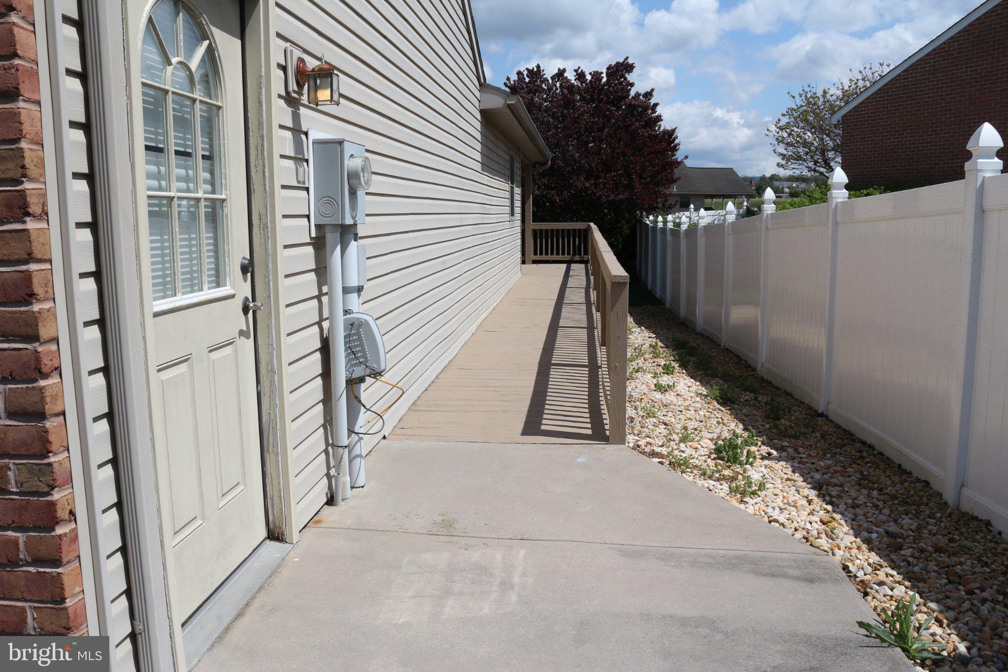 COLONIAL PARK EAST - Residential