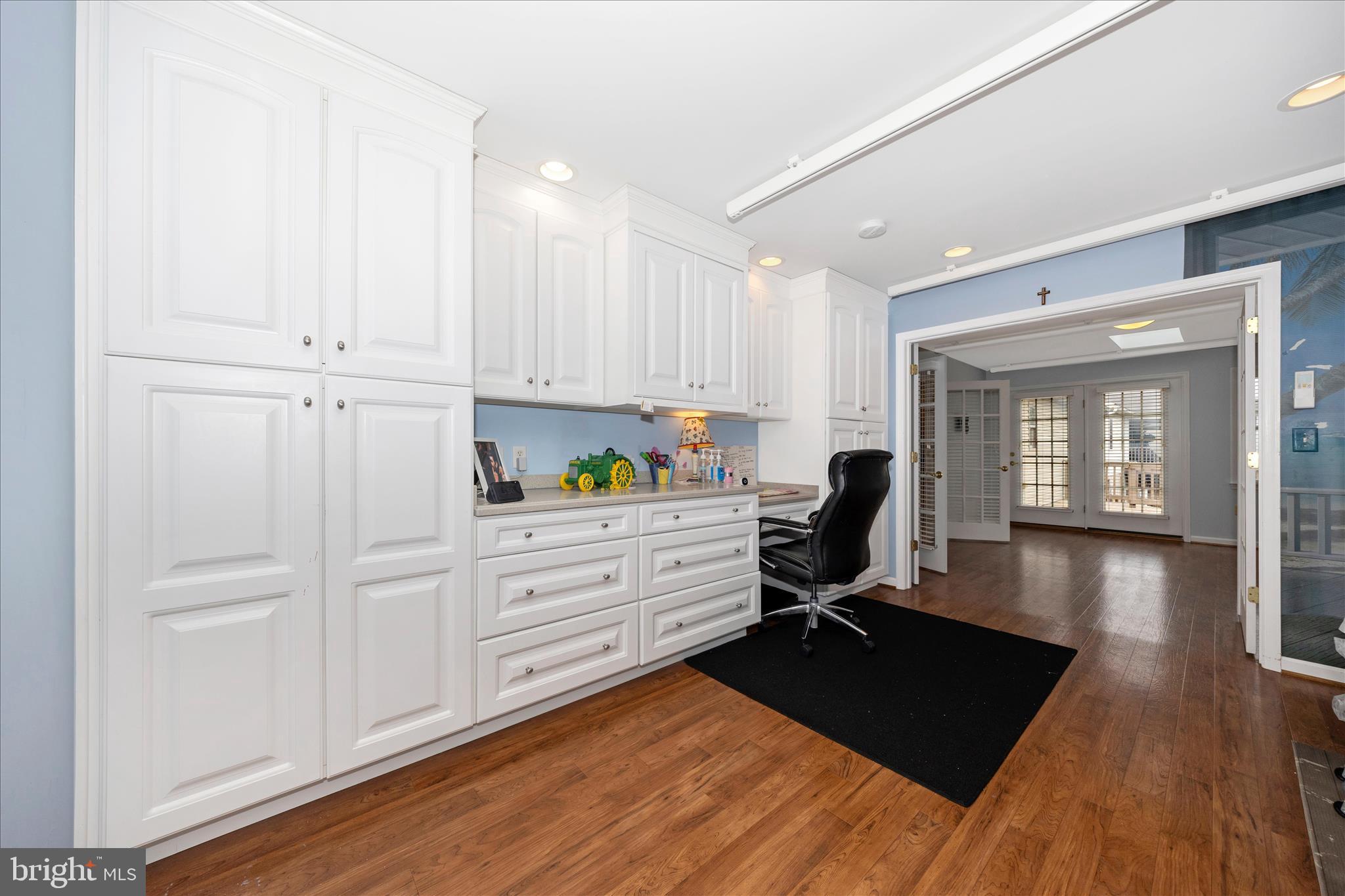 COLONIAL PARK EAST - Residential