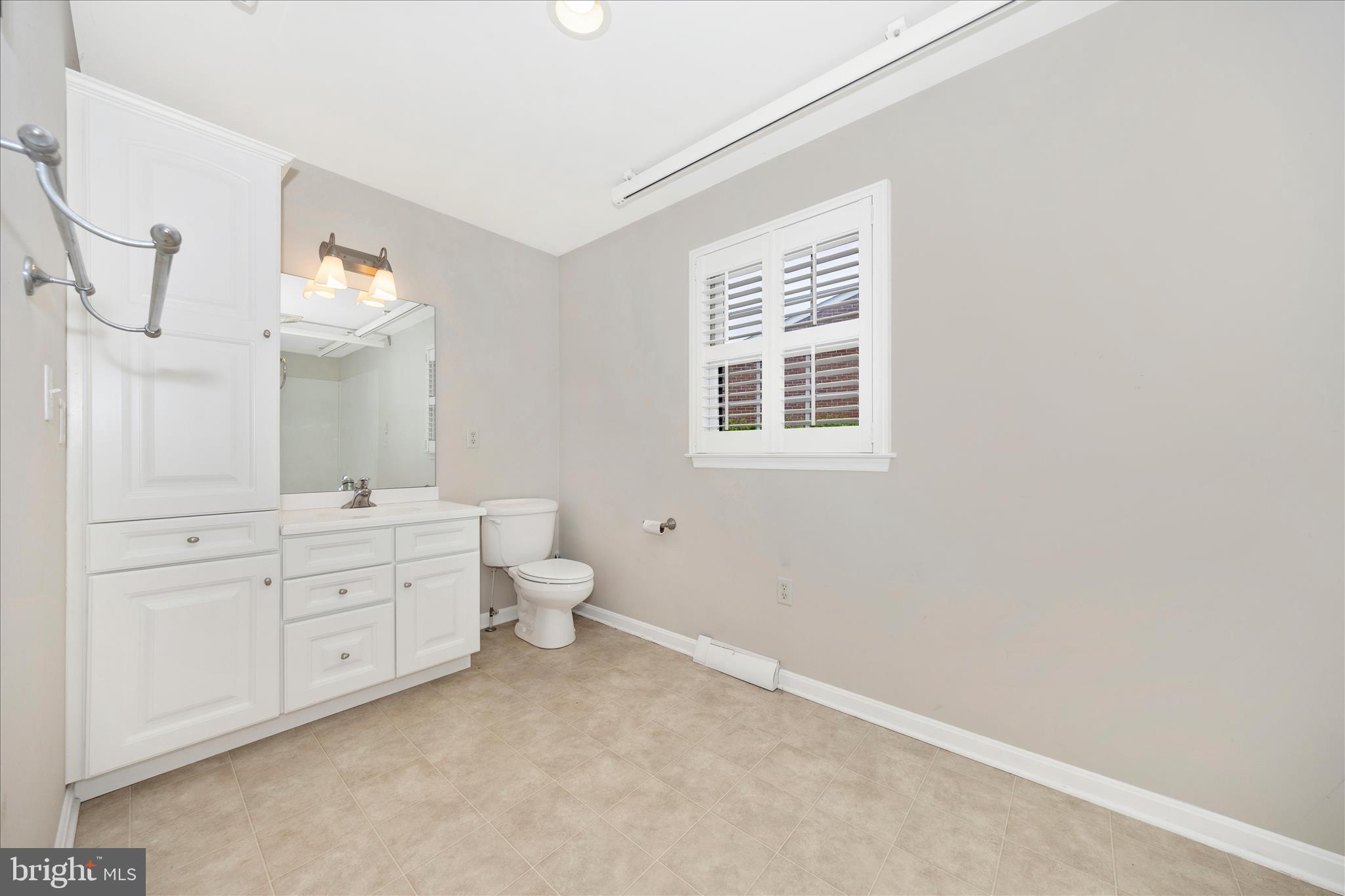 COLONIAL PARK EAST - Residential