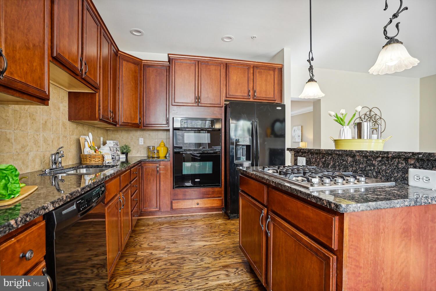 MARLBORO RIDGE - Residential