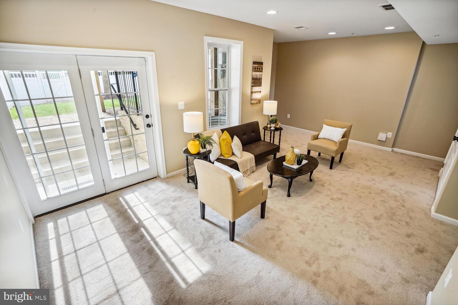 MARLBORO RIDGE - Residential