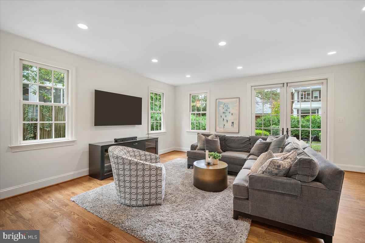 CHEVY CHASE GARDENS - Residential