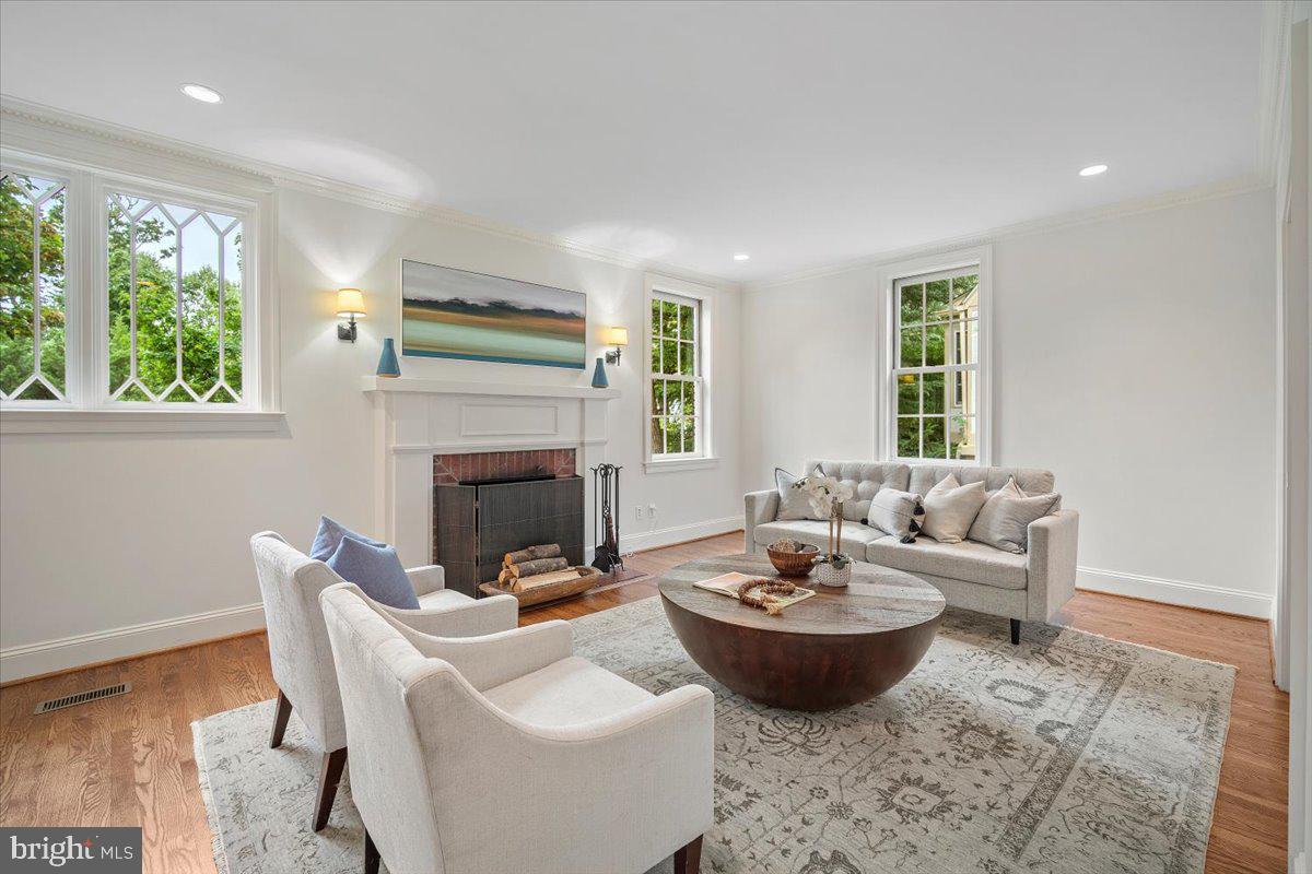 CHEVY CHASE GARDENS - Residential