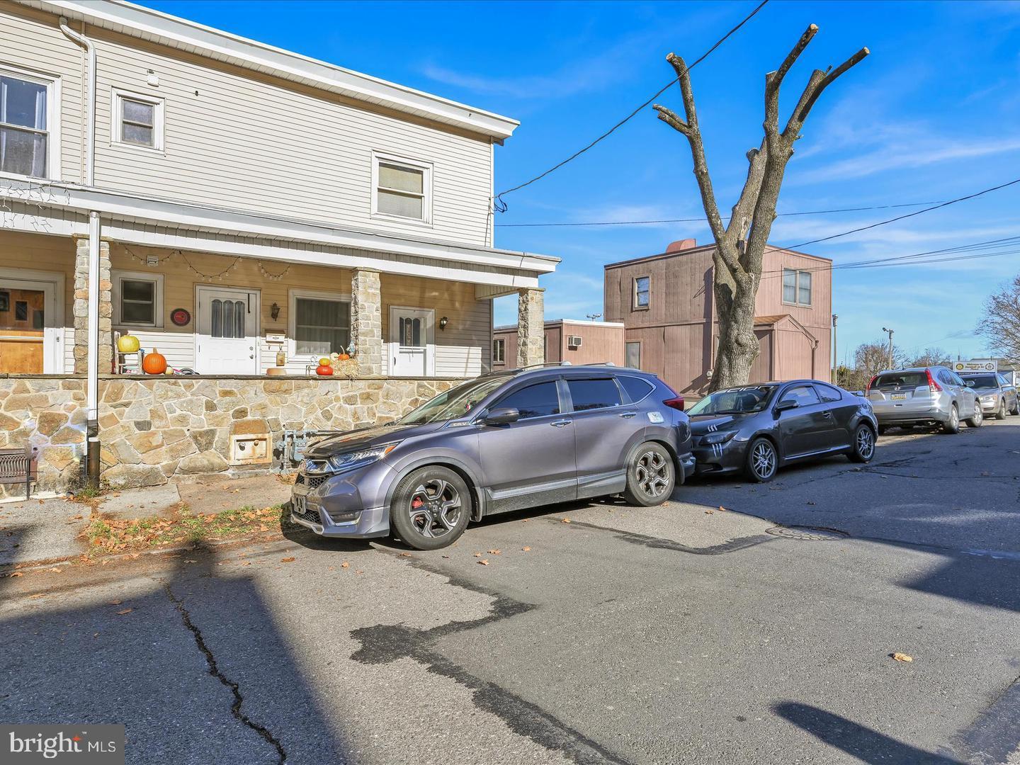 YORKVILLE - Residential