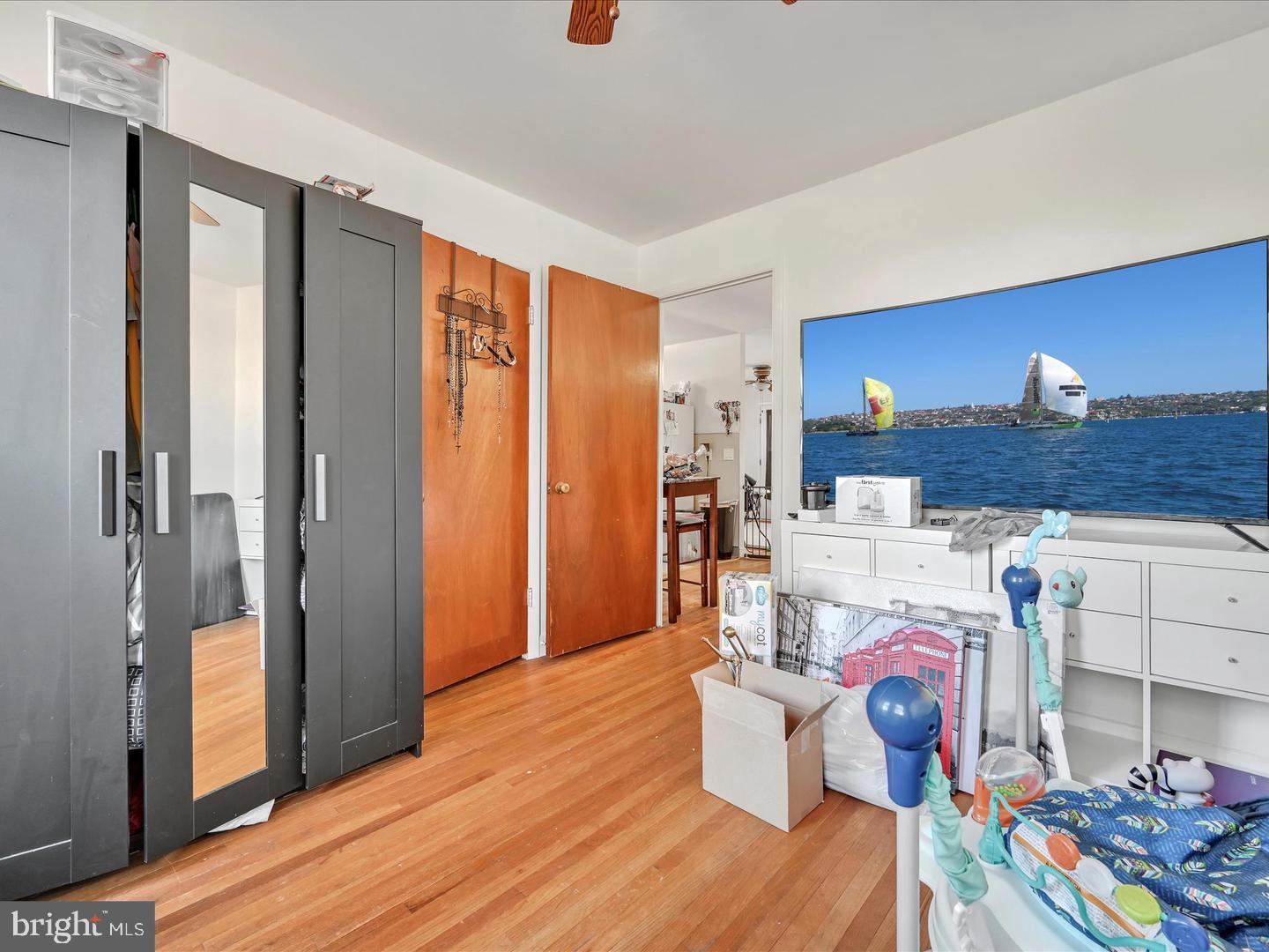 YORKVILLE - Residential