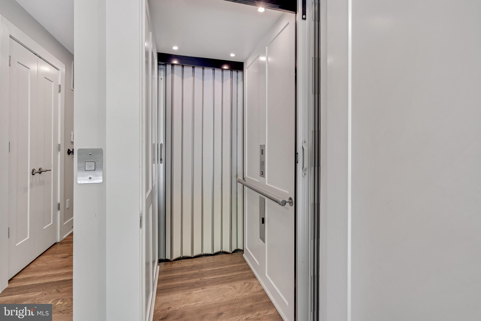 GROSVENOR HEIGHTS - Residential