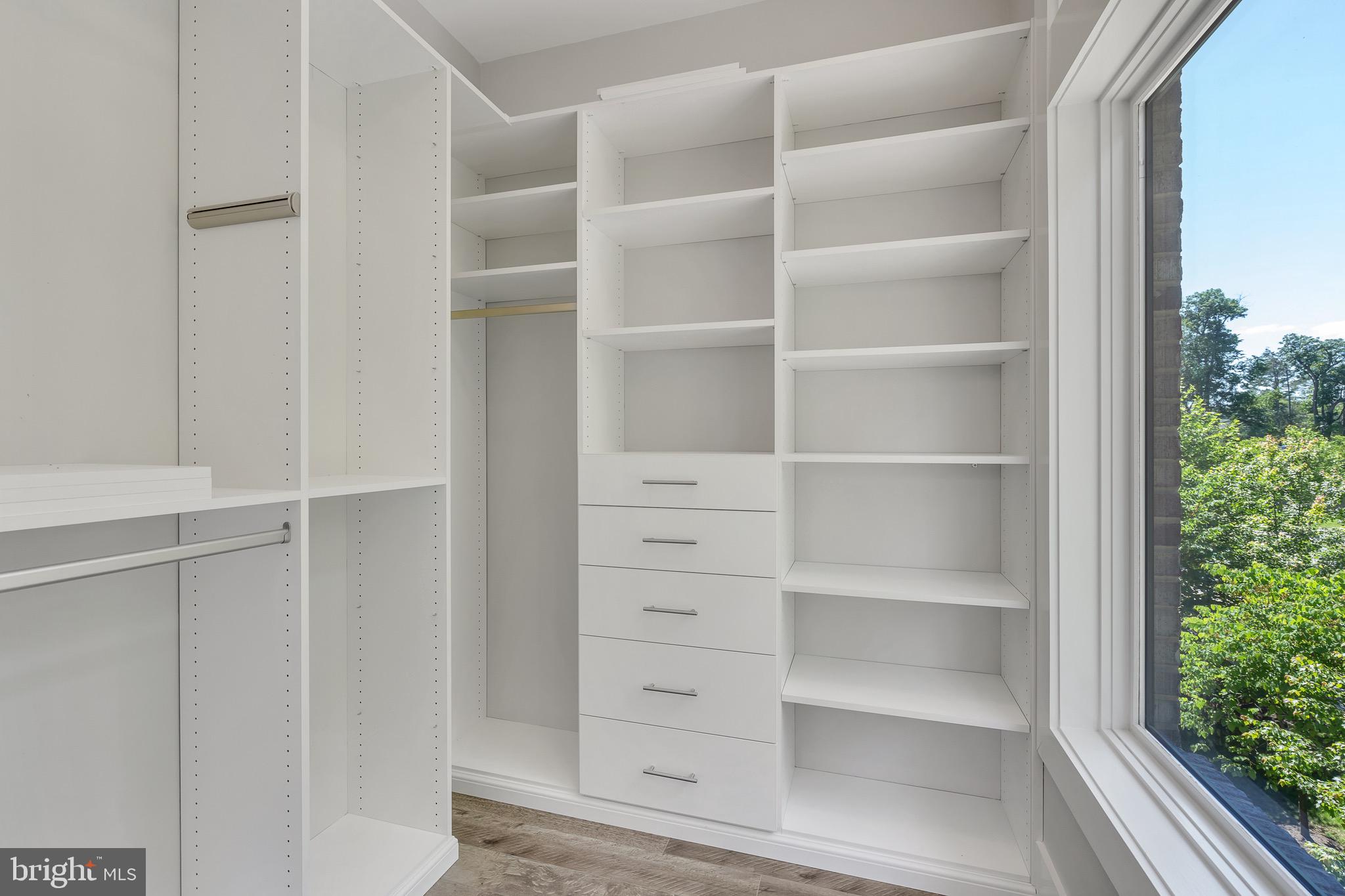 GROSVENOR HEIGHTS - Residential