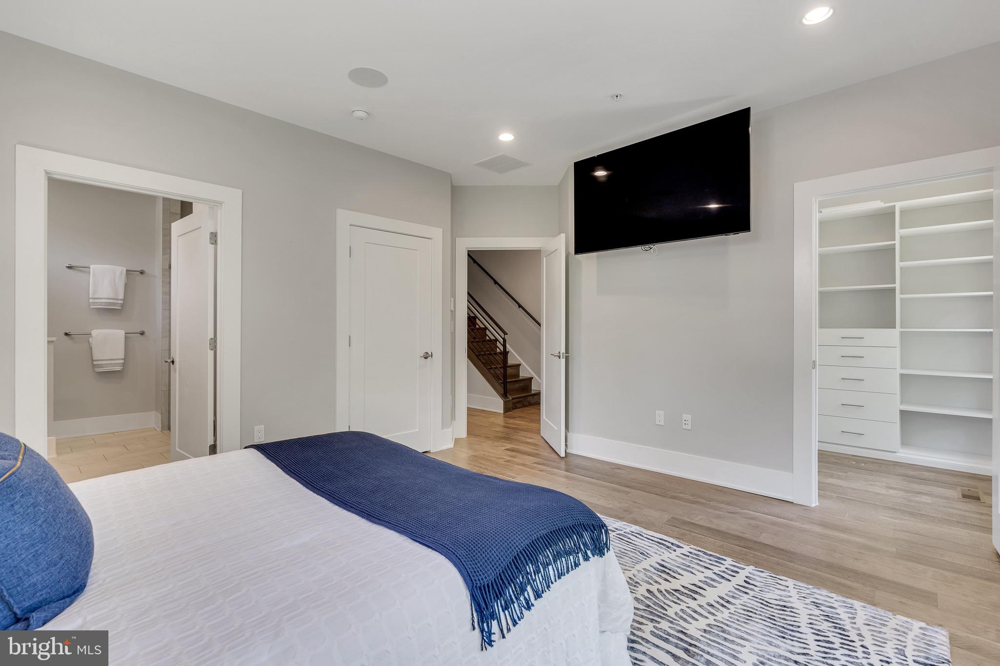 GROSVENOR HEIGHTS - Residential